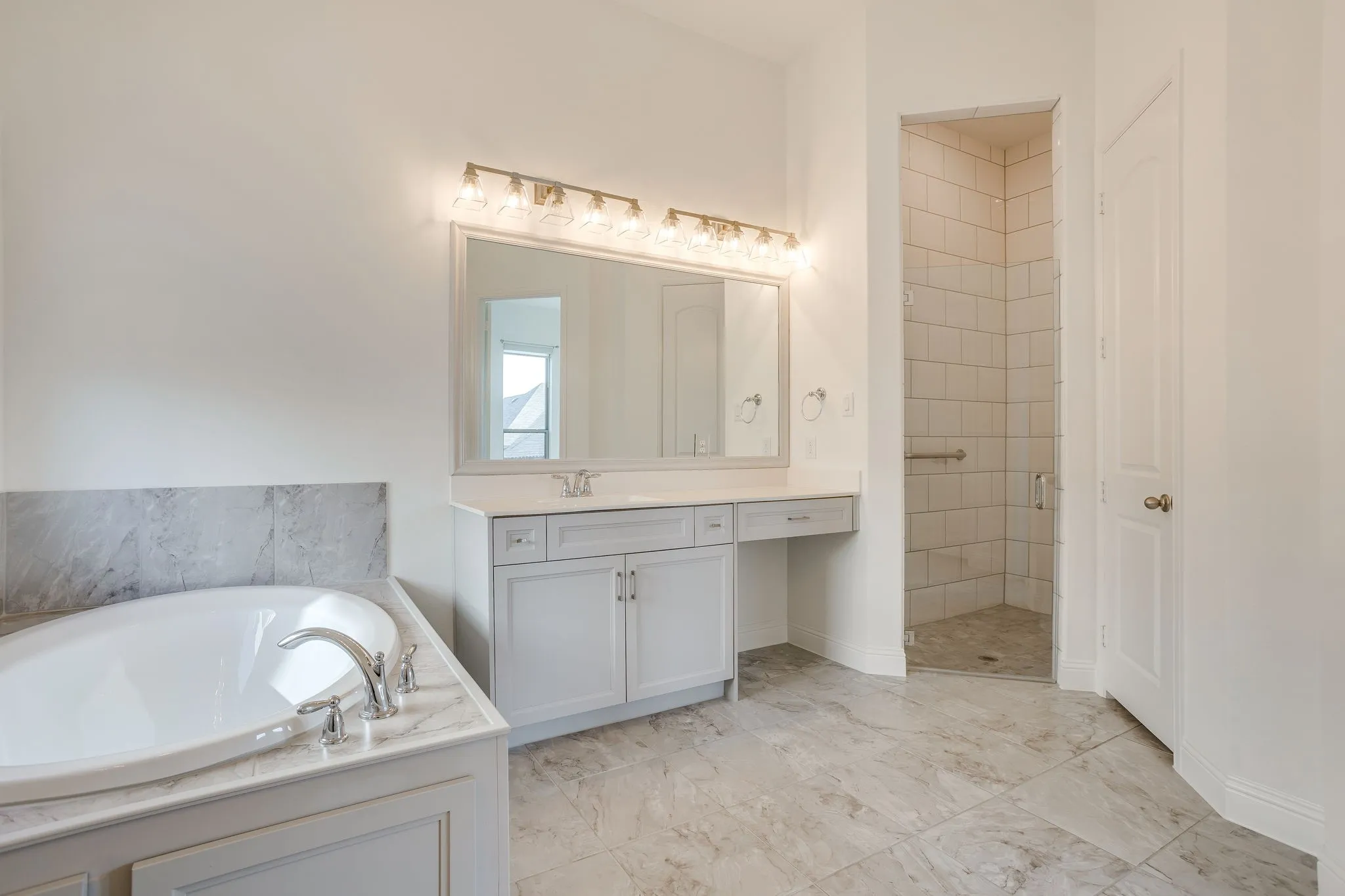 Single Family Residence For Sale in Tarrant County , 5705 Surry Mountain Trail, Fort Worth, Texas 76179, 3 Bedroom, 2 Bathroom, 2 Garage spaces, 2,223 Sqft, built in 2021, mls#21356977, Real Estate Agent in Fort Worth, Homes For Sale in Tarrant county, Homes For Sale in Fort Worth, Realtor in Fort Worth Texas, Real Estate Brokerage Independent Realty Texas, Luminita Cordes Realtor