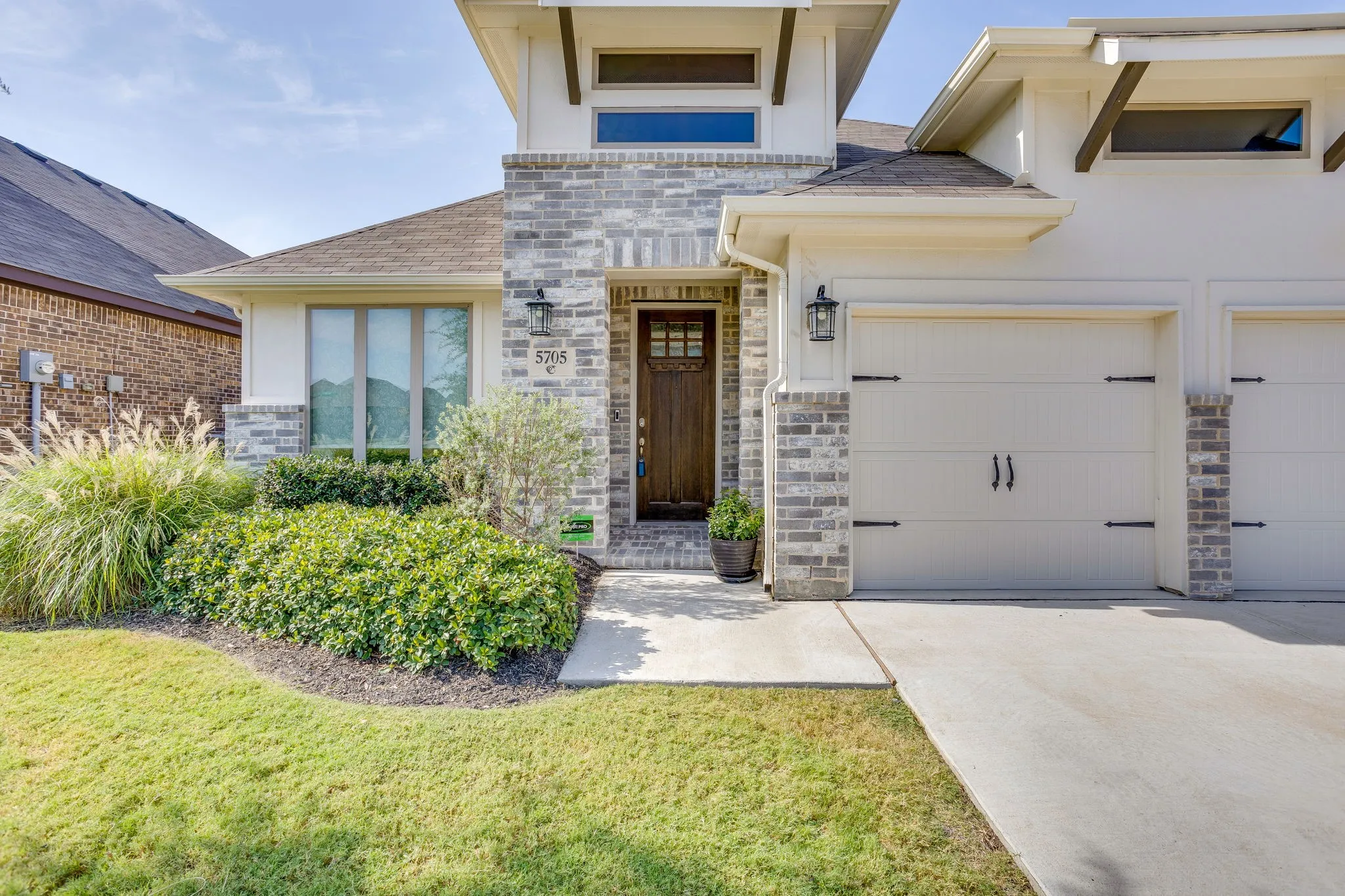 Single Family Residence For Sale in Tarrant County , 5705 Surry Mountain Trail, Fort Worth, Texas 76179, 3 Bedroom, 2 Bathroom, 2 Garage spaces, 2,223 Sqft, built in 2021, mls#21356977, Real Estate Agent in Fort Worth, Homes For Sale in Tarrant county, Homes For Sale in Fort Worth, Realtor in Fort Worth Texas, Real Estate Brokerage Independent Realty Texas, Luminita Cordes Realtor