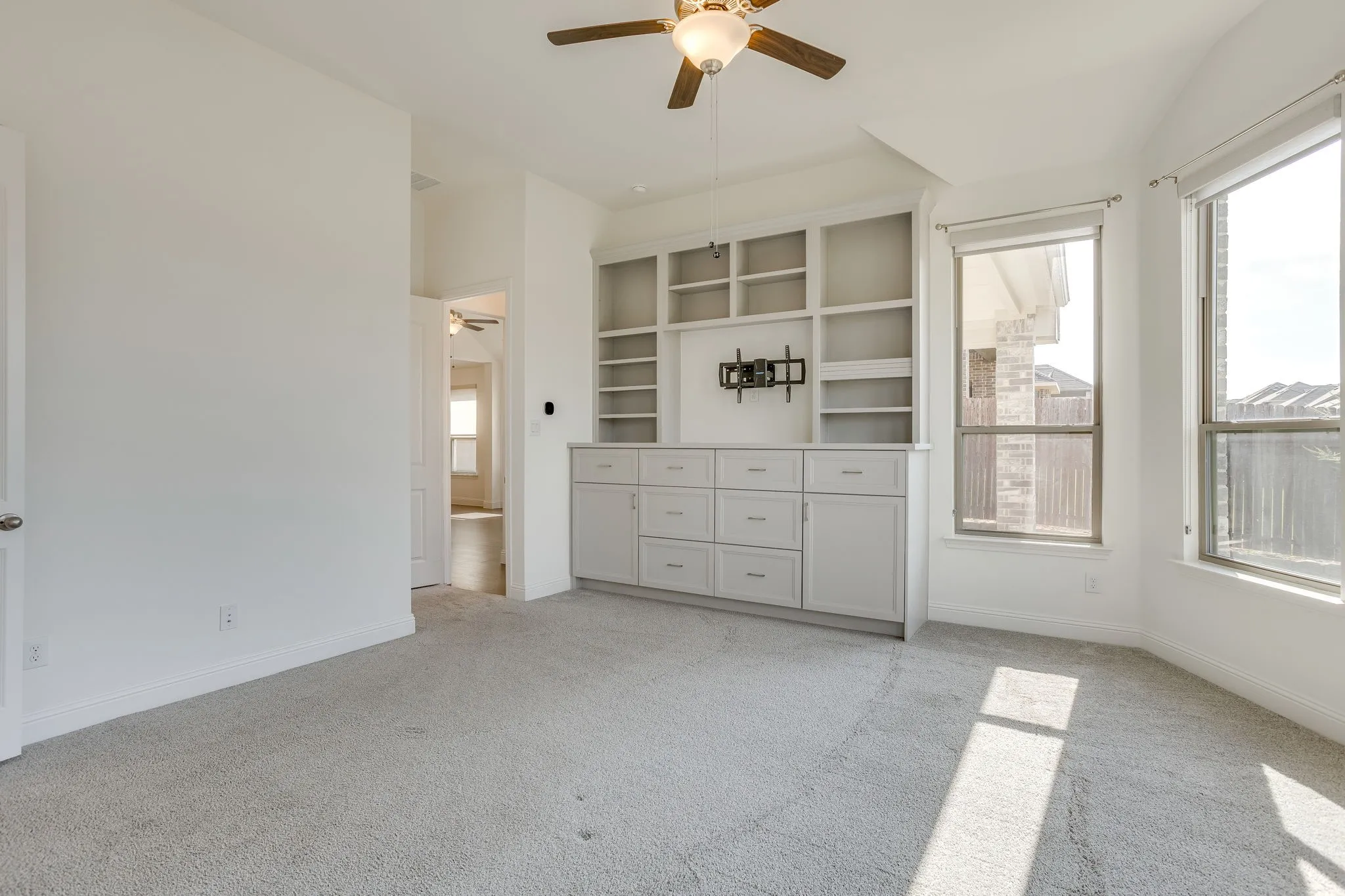 Single Family Residence For Sale in Tarrant County , 5705 Surry Mountain Trail, Fort Worth, Texas 76179, 3 Bedroom, 2 Bathroom, 2 Garage spaces, 2,223 Sqft, built in 2021, mls#21356977, Real Estate Agent in Fort Worth, Homes For Sale in Tarrant county, Homes For Sale in Fort Worth, Realtor in Fort Worth Texas, Real Estate Brokerage Independent Realty Texas, Luminita Cordes Realtor