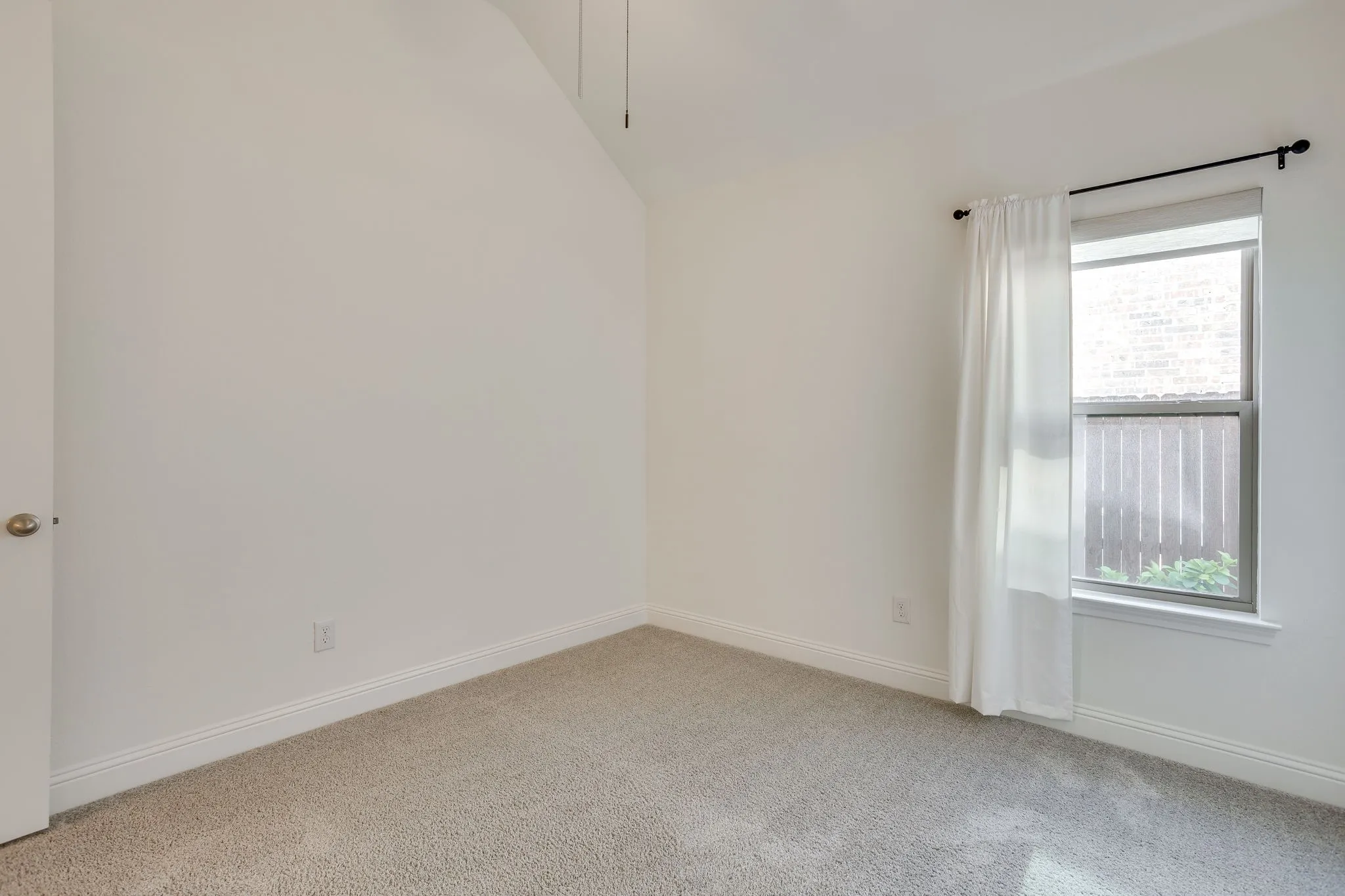 Single Family Residence For Sale in Tarrant County , 5705 Surry Mountain Trail, Fort Worth, Texas 76179, 3 Bedroom, 2 Bathroom, 2 Garage spaces, 2,223 Sqft, built in 2021, mls#21356977, Real Estate Agent in Fort Worth, Homes For Sale in Tarrant county, Homes For Sale in Fort Worth, Realtor in Fort Worth Texas, Real Estate Brokerage Independent Realty Texas, Luminita Cordes Realtor