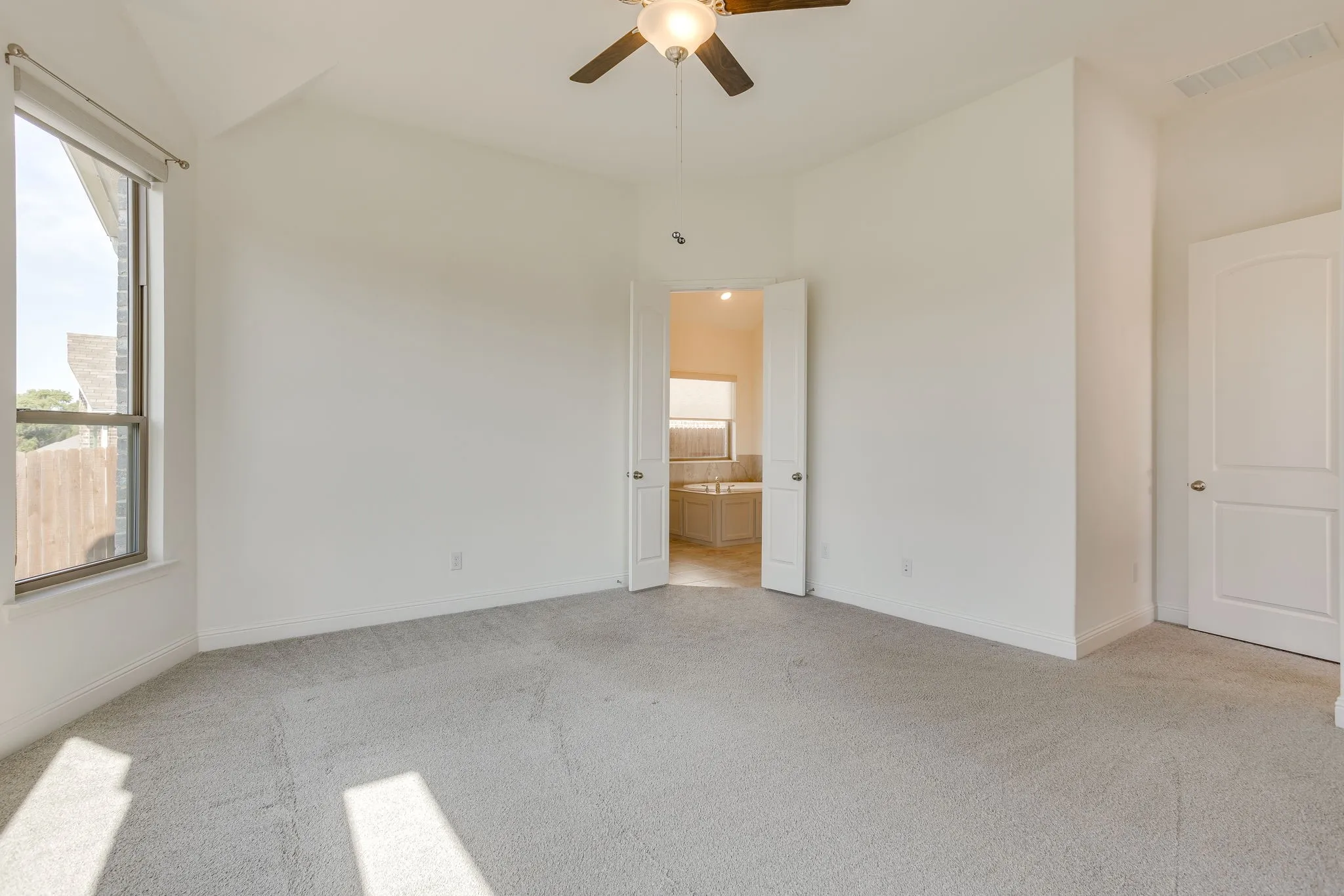 Single Family Residence For Sale in Tarrant County , 5705 Surry Mountain Trail, Fort Worth, Texas 76179, 3 Bedroom, 2 Bathroom, 2 Garage spaces, 2,223 Sqft, built in 2021, mls#21356977, Real Estate Agent in Fort Worth, Homes For Sale in Tarrant county, Homes For Sale in Fort Worth, Realtor in Fort Worth Texas, Real Estate Brokerage Independent Realty Texas, Luminita Cordes Realtor