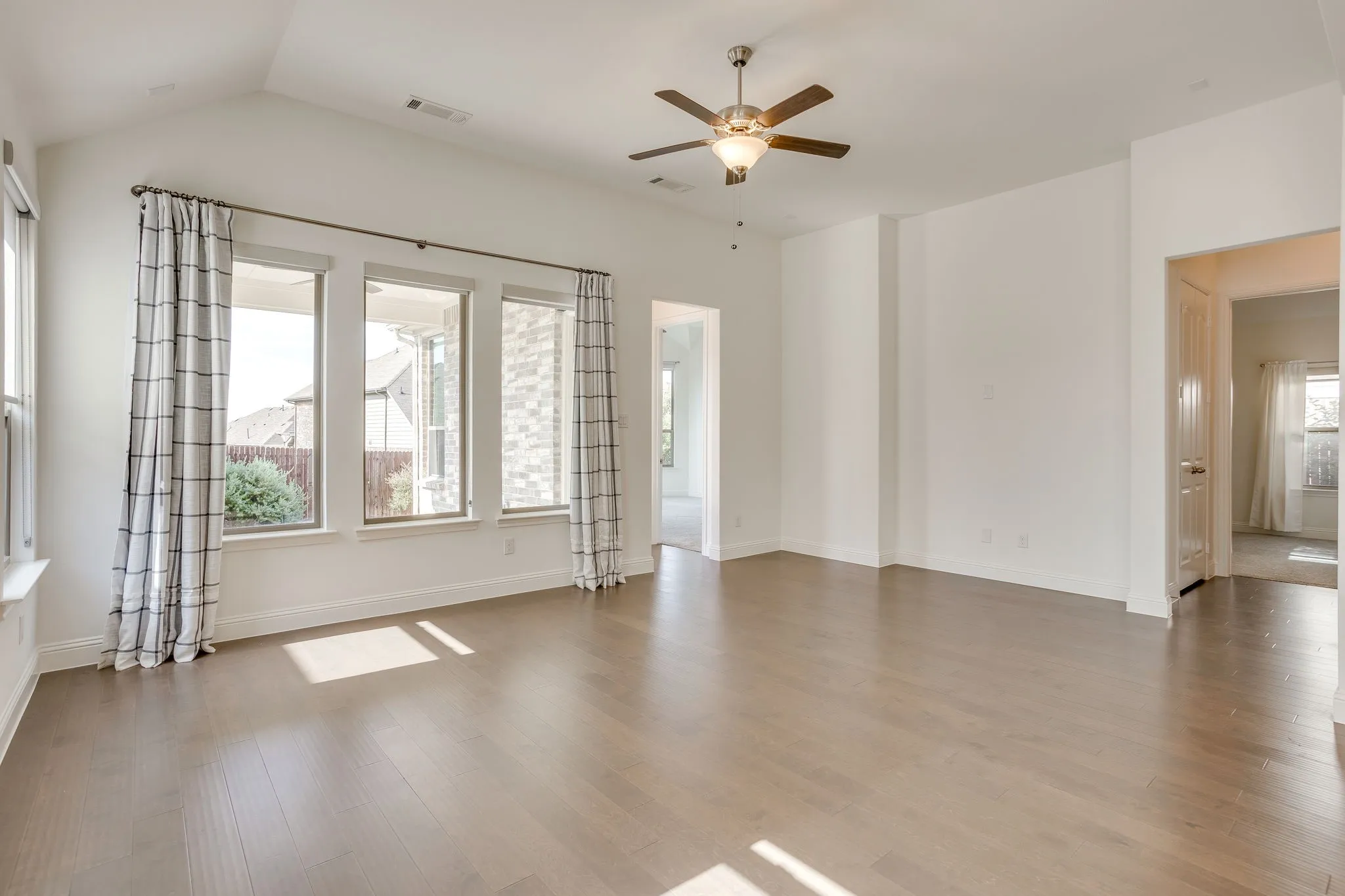 Single Family Residence For Sale in Tarrant County , 5705 Surry Mountain Trail, Fort Worth, Texas 76179, 3 Bedroom, 2 Bathroom, 2 Garage spaces, 2,223 Sqft, built in 2021, mls#21356977, Real Estate Agent in Fort Worth, Homes For Sale in Tarrant county, Homes For Sale in Fort Worth, Realtor in Fort Worth Texas, Real Estate Brokerage Independent Realty Texas, Luminita Cordes Realtor