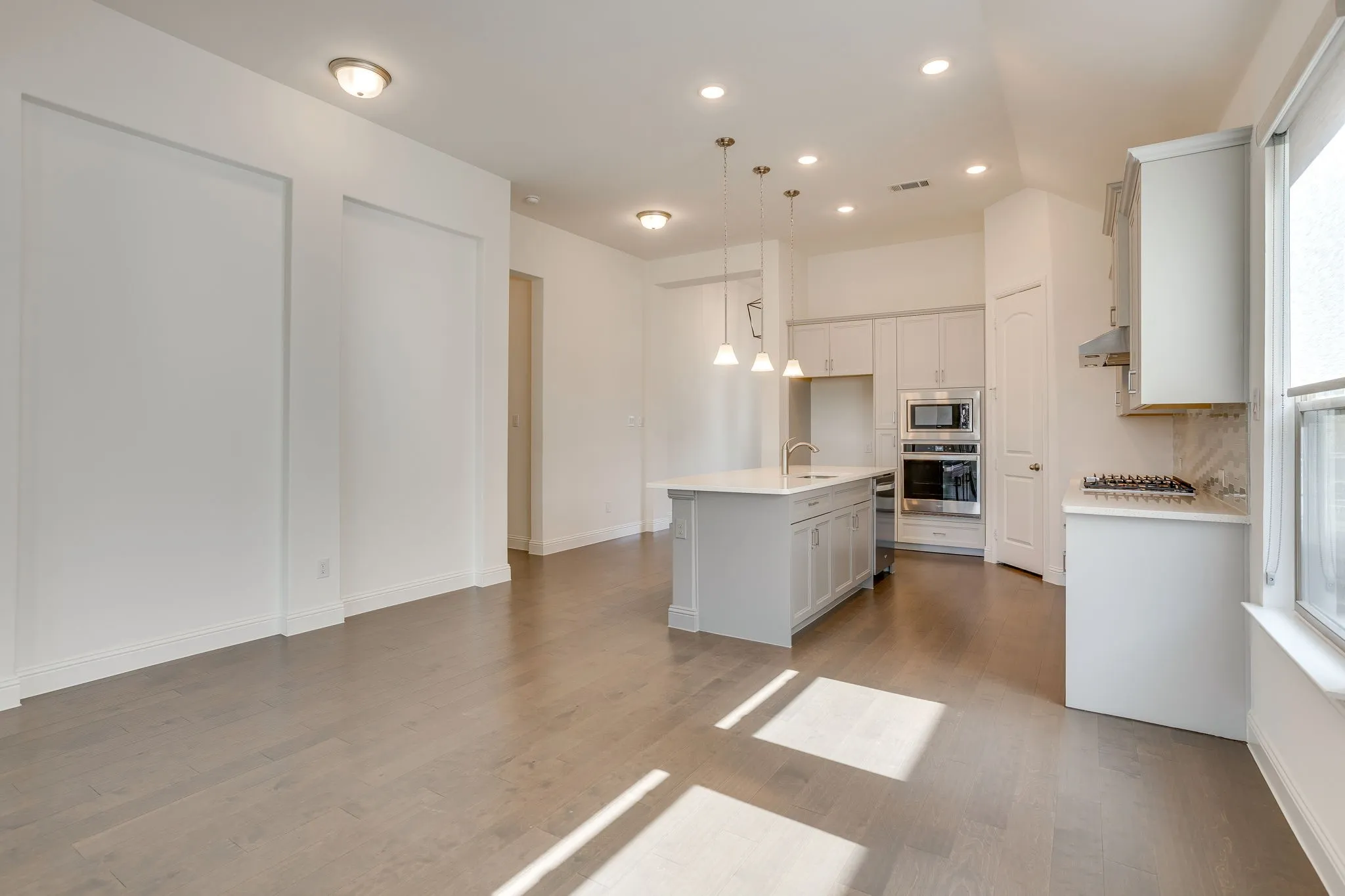 Single Family Residence For Sale in Tarrant County , 5705 Surry Mountain Trail, Fort Worth, Texas 76179, 3 Bedroom, 2 Bathroom, 2 Garage spaces, 2,223 Sqft, built in 2021, mls#21356977, Real Estate Agent in Fort Worth, Homes For Sale in Tarrant county, Homes For Sale in Fort Worth, Realtor in Fort Worth Texas, Real Estate Brokerage Independent Realty Texas, Luminita Cordes Realtor