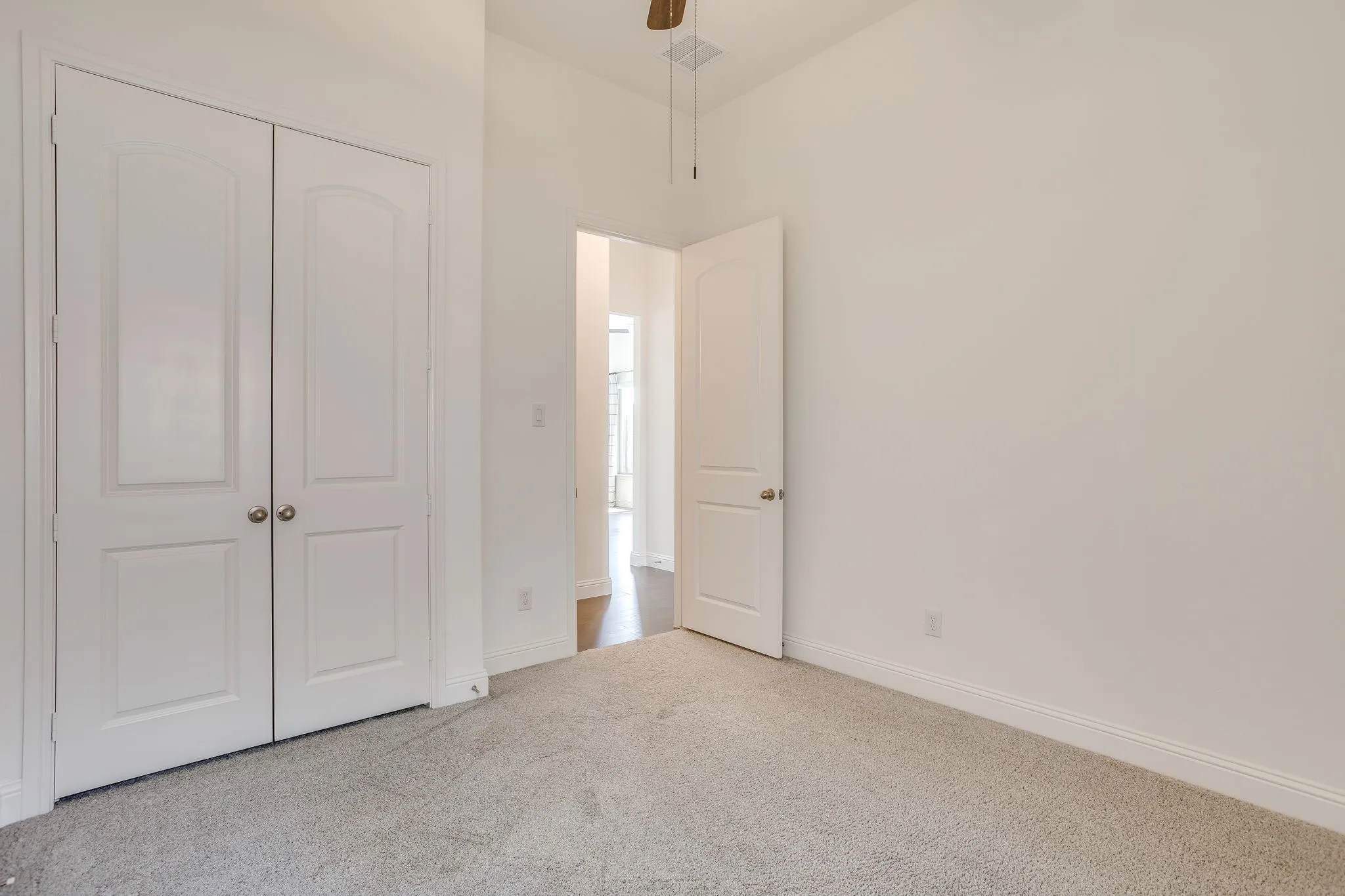 Single Family Residence For Sale in Tarrant County , 5705 Surry Mountain Trail, Fort Worth, Texas 76179, 3 Bedroom, 2 Bathroom, 2 Garage spaces, 2,223 Sqft, built in 2021, mls#21356977, Real Estate Agent in Fort Worth, Homes For Sale in Tarrant county, Homes For Sale in Fort Worth, Realtor in Fort Worth Texas, Real Estate Brokerage Independent Realty Texas, Luminita Cordes Realtor