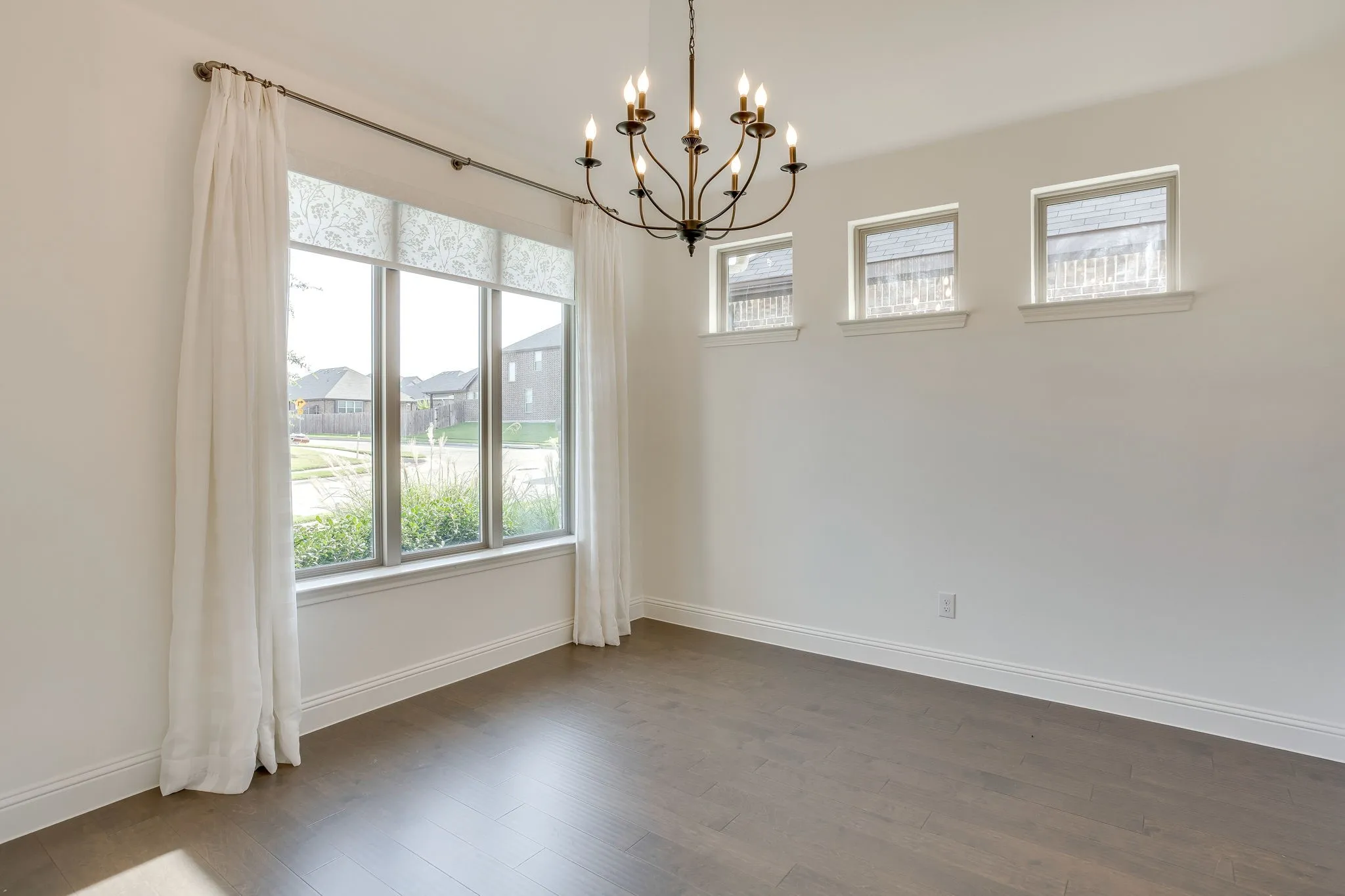 Single Family Residence For Sale in Tarrant County , 5705 Surry Mountain Trail, Fort Worth, Texas 76179, 3 Bedroom, 2 Bathroom, 2 Garage spaces, 2,223 Sqft, built in 2021, mls#21356977, Real Estate Agent in Fort Worth, Homes For Sale in Tarrant county, Homes For Sale in Fort Worth, Realtor in Fort Worth Texas, Real Estate Brokerage Independent Realty Texas, Luminita Cordes Realtor
