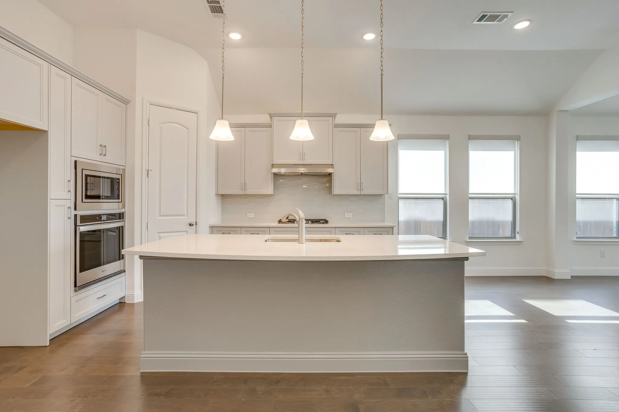Single Family Residence For Sale in Tarrant County , 5705 Surry Mountain Trail, Fort Worth, Texas 76179, 3 Bedroom, 2 Bathroom, 2 Garage spaces, 2,223 Sqft, built in 2021, mls#21356977, Real Estate Agent in Fort Worth, Homes For Sale in Tarrant county, Homes For Sale in Fort Worth, Realtor in Fort Worth Texas, Real Estate Brokerage Independent Realty Texas, Luminita Cordes Realtor