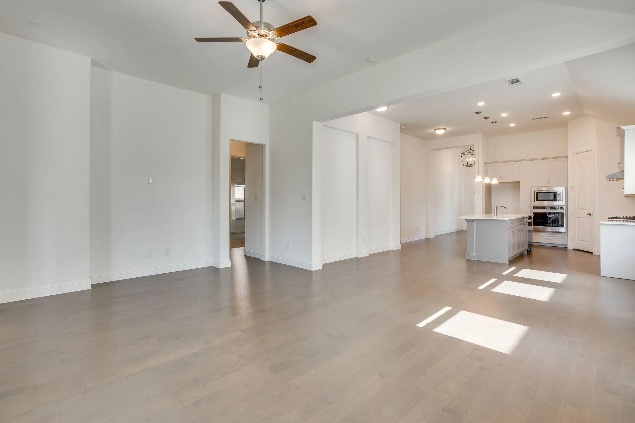 Single Family Residence For Sale in Tarrant County , 5705 Surry Mountain Trail, Fort Worth, Texas 76179, 3 Bedroom, 2 Bathroom, 2 Garage spaces, 2,223 Sqft, built in 2021, mls#21356977, Real Estate Agent in Fort Worth, Homes For Sale in Tarrant county, Homes For Sale in Fort Worth, Realtor in Fort Worth Texas, Real Estate Brokerage Independent Realty Texas, Luminita Cordes Realtor