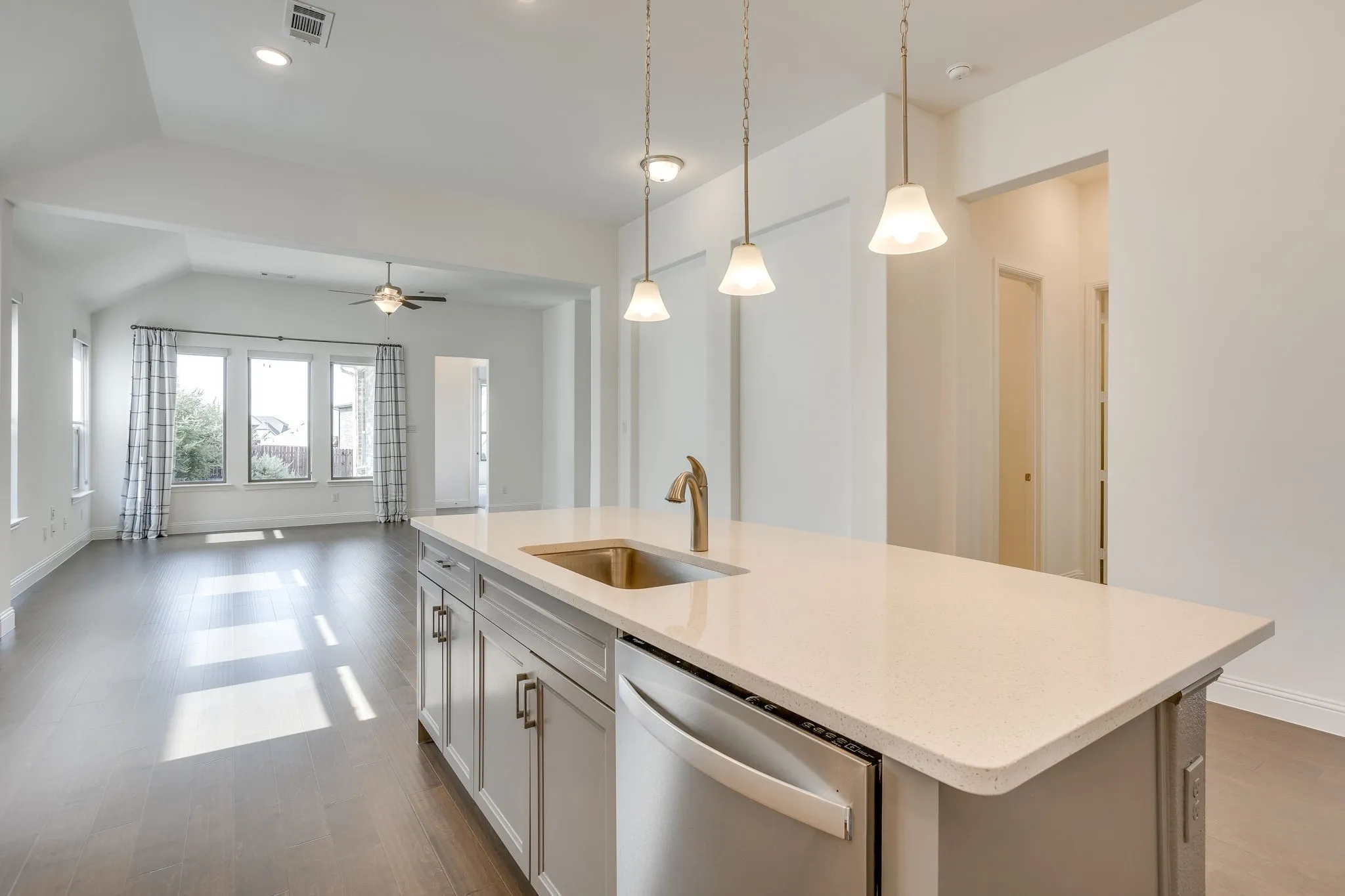 Single Family Residence For Sale in Tarrant County , 5705 Surry Mountain Trail, Fort Worth, Texas 76179, 3 Bedroom, 2 Bathroom, 2 Garage spaces, 2,223 Sqft, built in 2021, mls#21356977, Real Estate Agent in Fort Worth, Homes For Sale in Tarrant county, Homes For Sale in Fort Worth, Realtor in Fort Worth Texas, Real Estate Brokerage Independent Realty Texas, Luminita Cordes Realtor