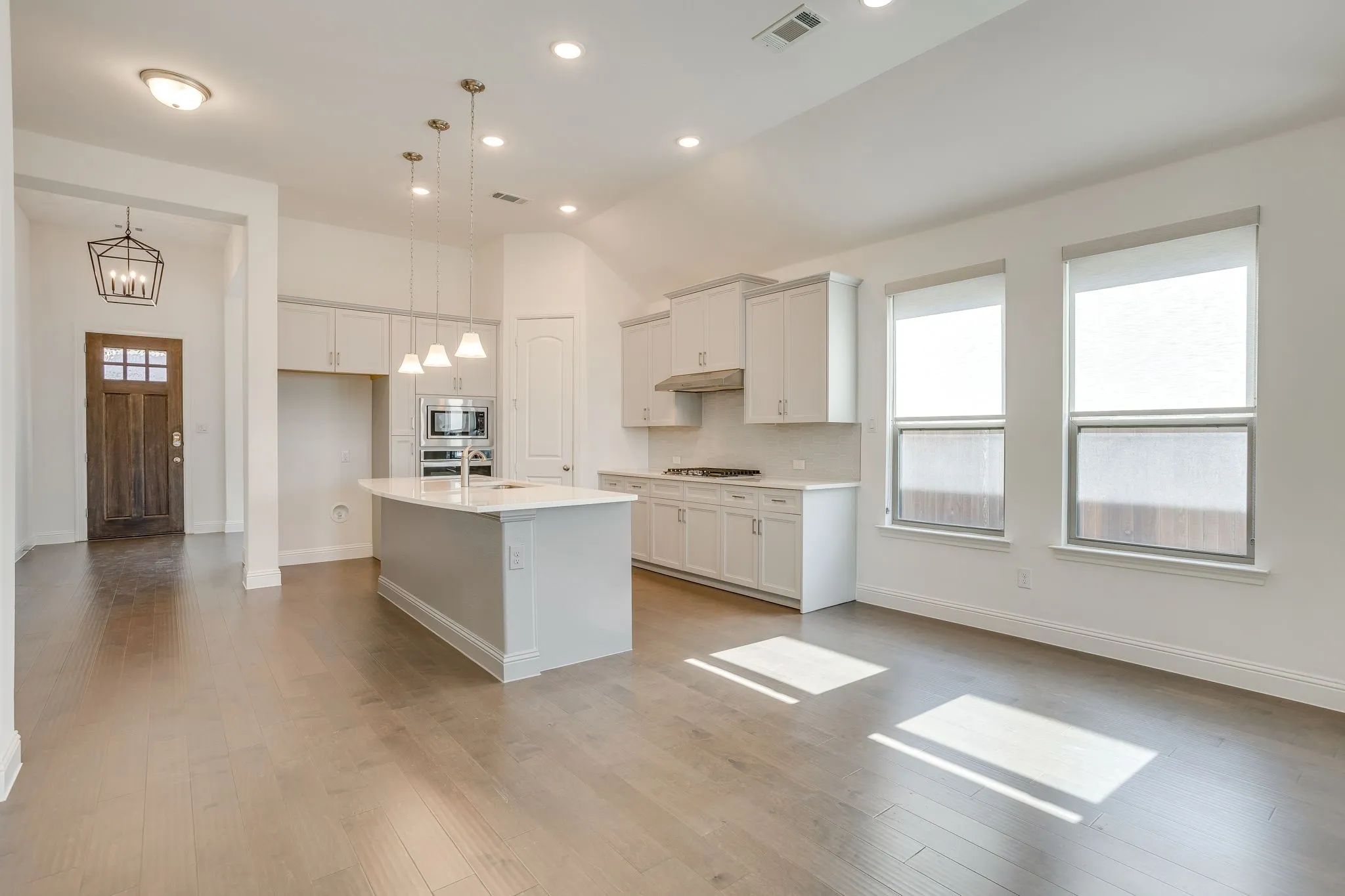 Single Family Residence For Sale in Tarrant County , 5705 Surry Mountain Trail, Fort Worth, Texas 76179, 3 Bedroom, 2 Bathroom, 2 Garage spaces, 2,223 Sqft, built in 2021, mls#21356977, Real Estate Agent in Fort Worth, Homes For Sale in Tarrant county, Homes For Sale in Fort Worth, Realtor in Fort Worth Texas, Real Estate Brokerage Independent Realty Texas, Luminita Cordes Realtor