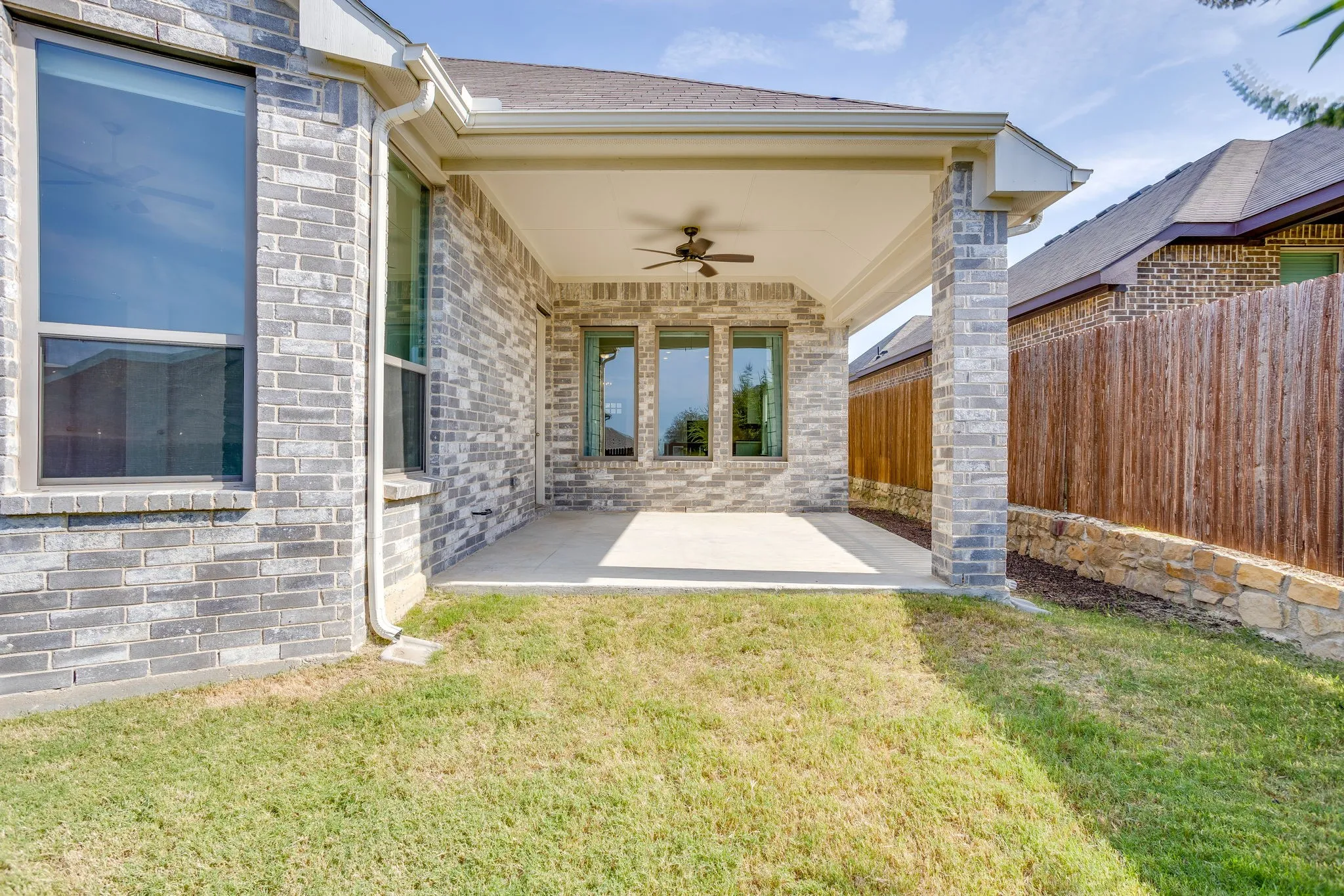 Single Family Residence For Sale in Tarrant County , 5705 Surry Mountain Trail, Fort Worth, Texas 76179, 3 Bedroom, 2 Bathroom, 2 Garage spaces, 2,223 Sqft, built in 2021, mls#21356977, Real Estate Agent in Fort Worth, Homes For Sale in Tarrant county, Homes For Sale in Fort Worth, Realtor in Fort Worth Texas, Real Estate Brokerage Independent Realty Texas, Luminita Cordes Realtor