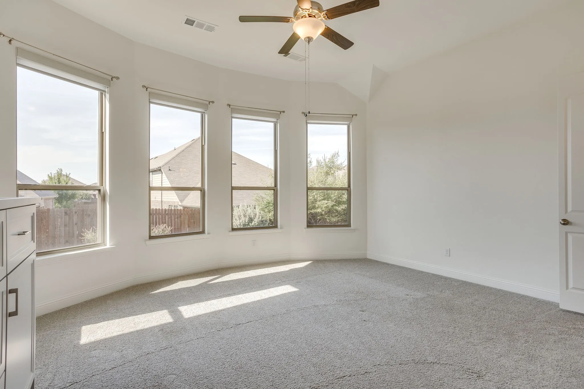 Single Family Residence For Sale in Tarrant County , 5705 Surry Mountain Trail, Fort Worth, Texas 76179, 3 Bedroom, 2 Bathroom, 2 Garage spaces, 2,223 Sqft, built in 2021, mls#21356977, Real Estate Agent in Fort Worth, Homes For Sale in Tarrant county, Homes For Sale in Fort Worth, Realtor in Fort Worth Texas, Real Estate Brokerage Independent Realty Texas, Luminita Cordes Realtor
