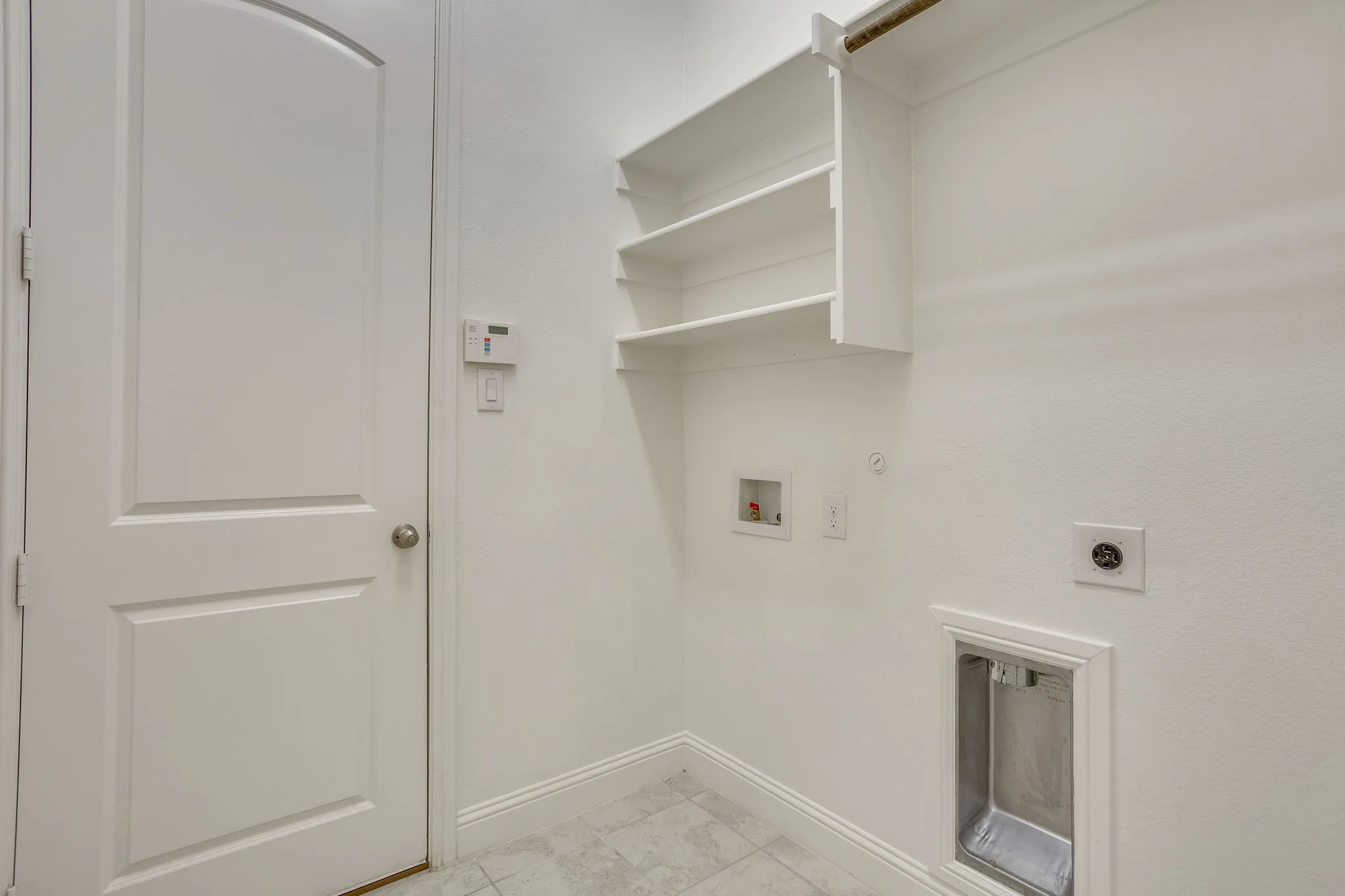 Single Family Residence For Sale in Tarrant County , 5705 Surry Mountain Trail, Fort Worth, Texas 76179, 3 Bedroom, 2 Bathroom, 2 Garage spaces, 2,223 Sqft, built in 2021, mls#21356977, Real Estate Agent in Fort Worth, Homes For Sale in Tarrant county, Homes For Sale in Fort Worth, Realtor in Fort Worth Texas, Real Estate Brokerage Independent Realty Texas, Luminita Cordes Realtor