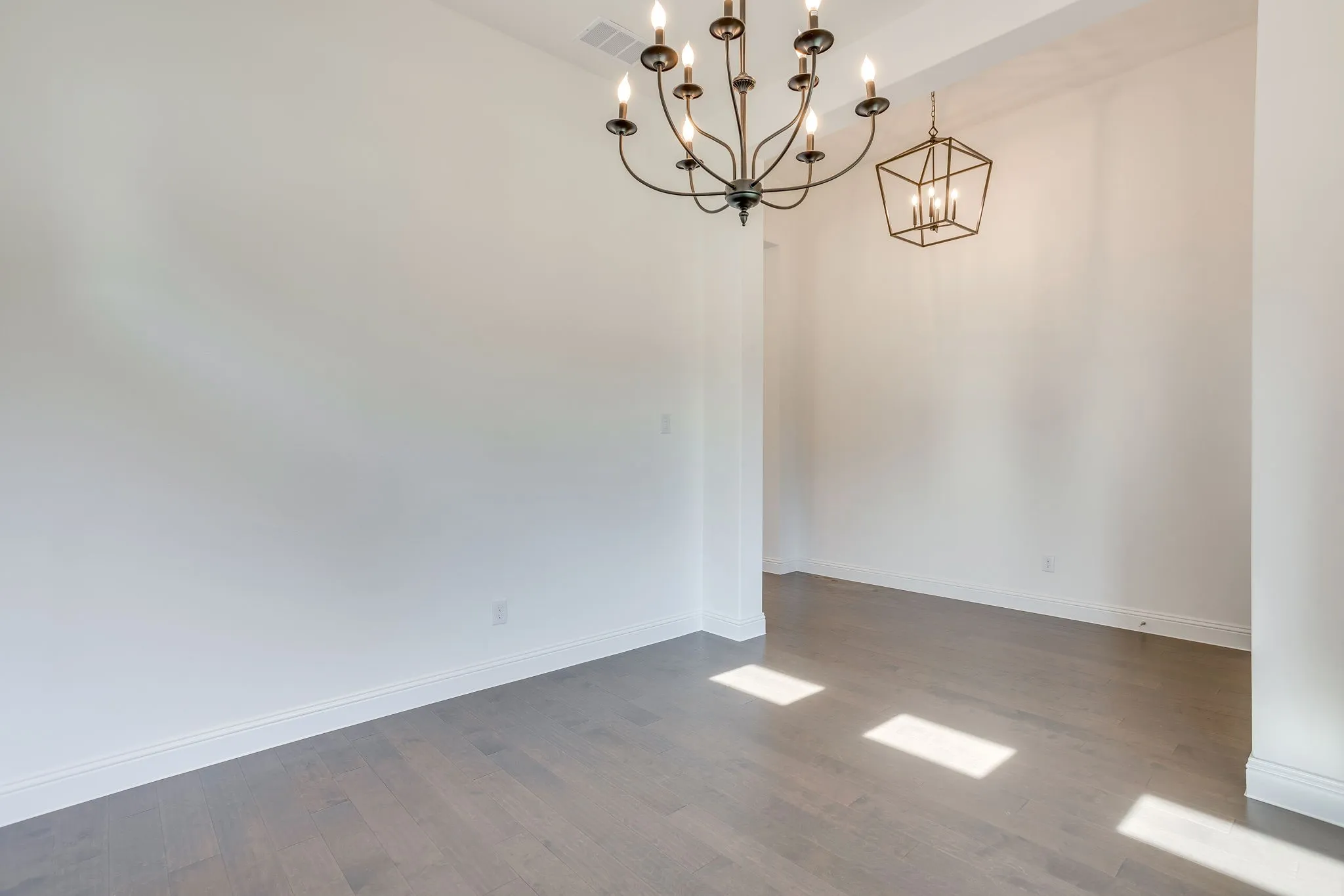 Single Family Residence For Sale in Tarrant County , 5705 Surry Mountain Trail, Fort Worth, Texas 76179, 3 Bedroom, 2 Bathroom, 2 Garage spaces, 2,223 Sqft, built in 2021, mls#21356977, Real Estate Agent in Fort Worth, Homes For Sale in Tarrant county, Homes For Sale in Fort Worth, Realtor in Fort Worth Texas, Real Estate Brokerage Independent Realty Texas, Luminita Cordes Realtor