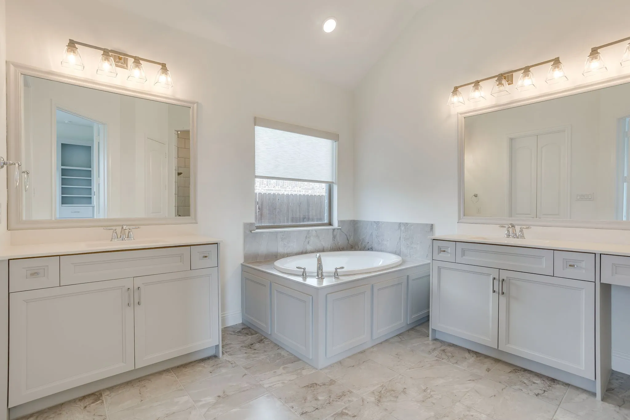 Single Family Residence For Sale in Tarrant County , 5705 Surry Mountain Trail, Fort Worth, Texas 76179, 3 Bedroom, 2 Bathroom, 2 Garage spaces, 2,223 Sqft, built in 2021, mls#21356977, Real Estate Agent in Fort Worth, Homes For Sale in Tarrant county, Homes For Sale in Fort Worth, Realtor in Fort Worth Texas, Real Estate Brokerage Independent Realty Texas, Luminita Cordes Realtor