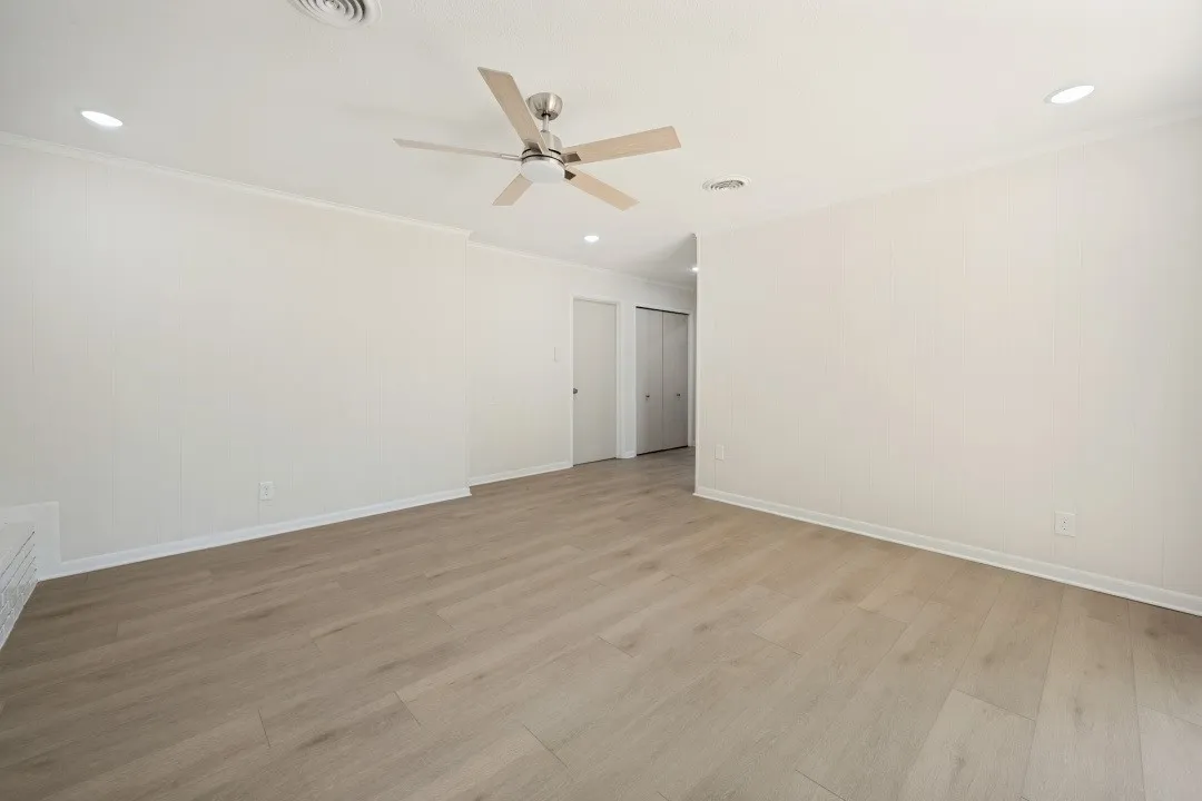 Single Family Residence For Sale in Tarrant County , 6904 Jewell Avenue, Fort Worth, Texas 76112, 3 Bedroom, 2 Bathroom, 2 Garage spaces, 2,199 Sqft, built in 1956, mls#21372023, Real Estate Agent in Fort Worth, Homes For Sale in Tarrant county, Homes For Sale in Fort Worth, Realtor in Fort Worth Texas, Real Estate Brokerage Independent Realty Texas, Luminita Cordes Realtor