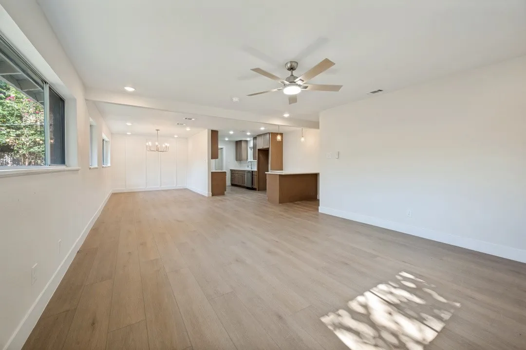 Single Family Residence For Sale in Tarrant County , 6904 Jewell Avenue, Fort Worth, Texas 76112, 3 Bedroom, 2 Bathroom, 2 Garage spaces, 2,199 Sqft, built in 1956, mls#21372023, Real Estate Agent in Fort Worth, Homes For Sale in Tarrant county, Homes For Sale in Fort Worth, Realtor in Fort Worth Texas, Real Estate Brokerage Independent Realty Texas, Luminita Cordes Realtor