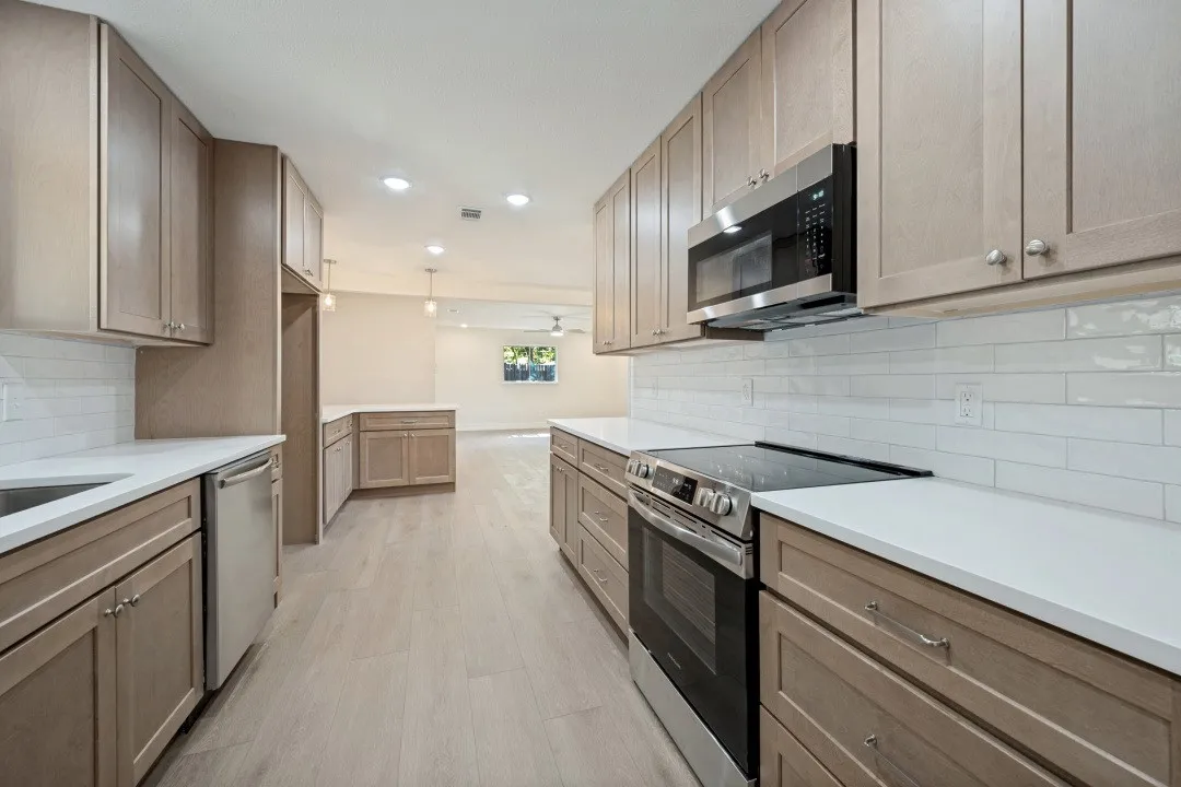 Single Family Residence For Sale in Tarrant County , 6904 Jewell Avenue, Fort Worth, Texas 76112, 3 Bedroom, 2 Bathroom, 2 Garage spaces, 2,199 Sqft, built in 1956, mls#21372023, Real Estate Agent in Fort Worth, Homes For Sale in Tarrant county, Homes For Sale in Fort Worth, Realtor in Fort Worth Texas, Real Estate Brokerage Independent Realty Texas, Luminita Cordes Realtor