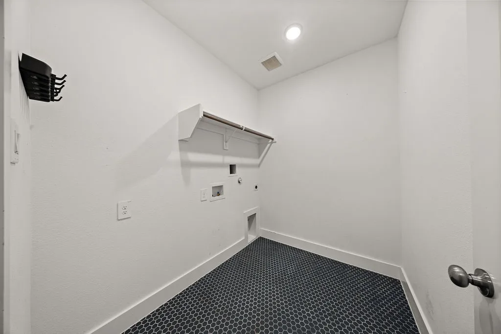 Single Family Residence For Sale in Tarrant County , 7436 Haggard Street, Fort Worth, Texas 76179, 4 Bedroom, 4 Bathroom, 2 Garage spaces, 3,404 Sqft, built in 2021, mls#21372325, Real Estate Agent in Fort Worth, Homes For Sale in Tarrant county, Homes For Sale in Fort Worth, Realtor in Fort Worth Texas, Real Estate Brokerage Independent Realty Texas, Luminita Cordes Realtor