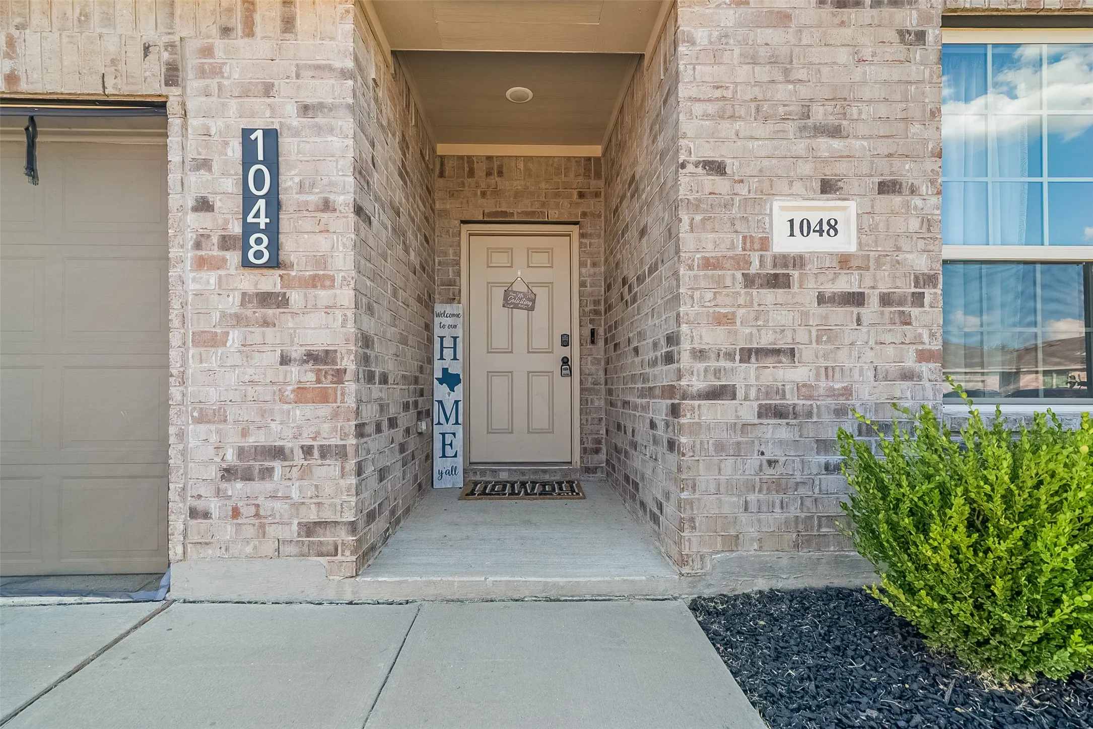 Single Family Residence For Sale in Grayson County , 1048 Waverly Drive, Van Alstyne, Texas 75495, 4 Bedroom, 2 Bathroom, 2 Garage spaces, 1,903 Sqft, built in 2020, mls#21372645, Real Estate Agent in Van Alstyne, Homes For Sale in Grayson county, Homes For Sale in Van Alstyne, Realtor in Van Alstyne Texas, Real Estate Brokerage Independent Realty Texas, Luminita Cordes Realtor