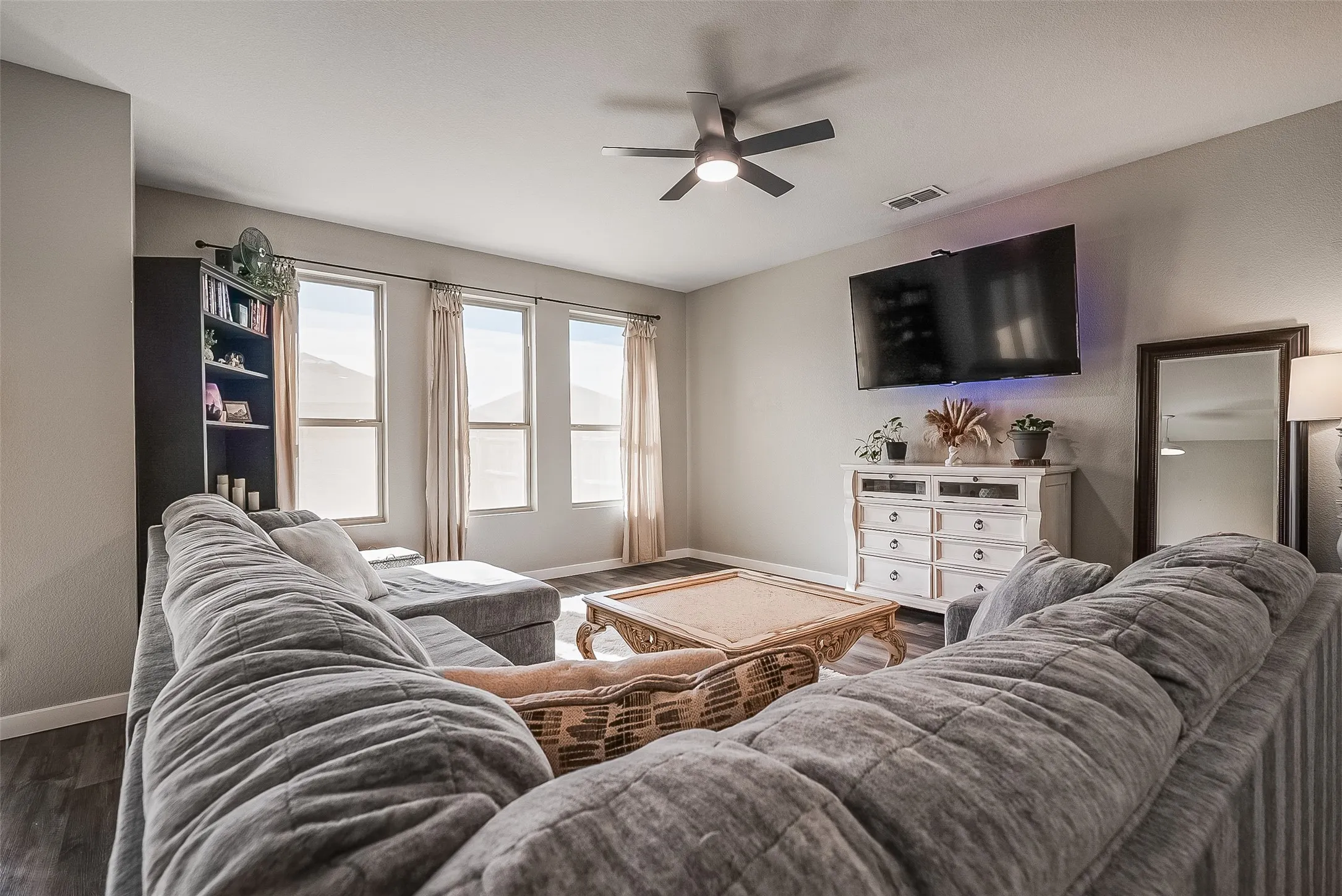 Single Family Residence For Sale in Grayson County , 1048 Waverly Drive, Van Alstyne, Texas 75495, 4 Bedroom, 2 Bathroom, 2 Garage spaces, 1,903 Sqft, built in 2020, mls#21372645, Real Estate Agent in Van Alstyne, Homes For Sale in Grayson county, Homes For Sale in Van Alstyne, Realtor in Van Alstyne Texas, Real Estate Brokerage Independent Realty Texas, Luminita Cordes Realtor