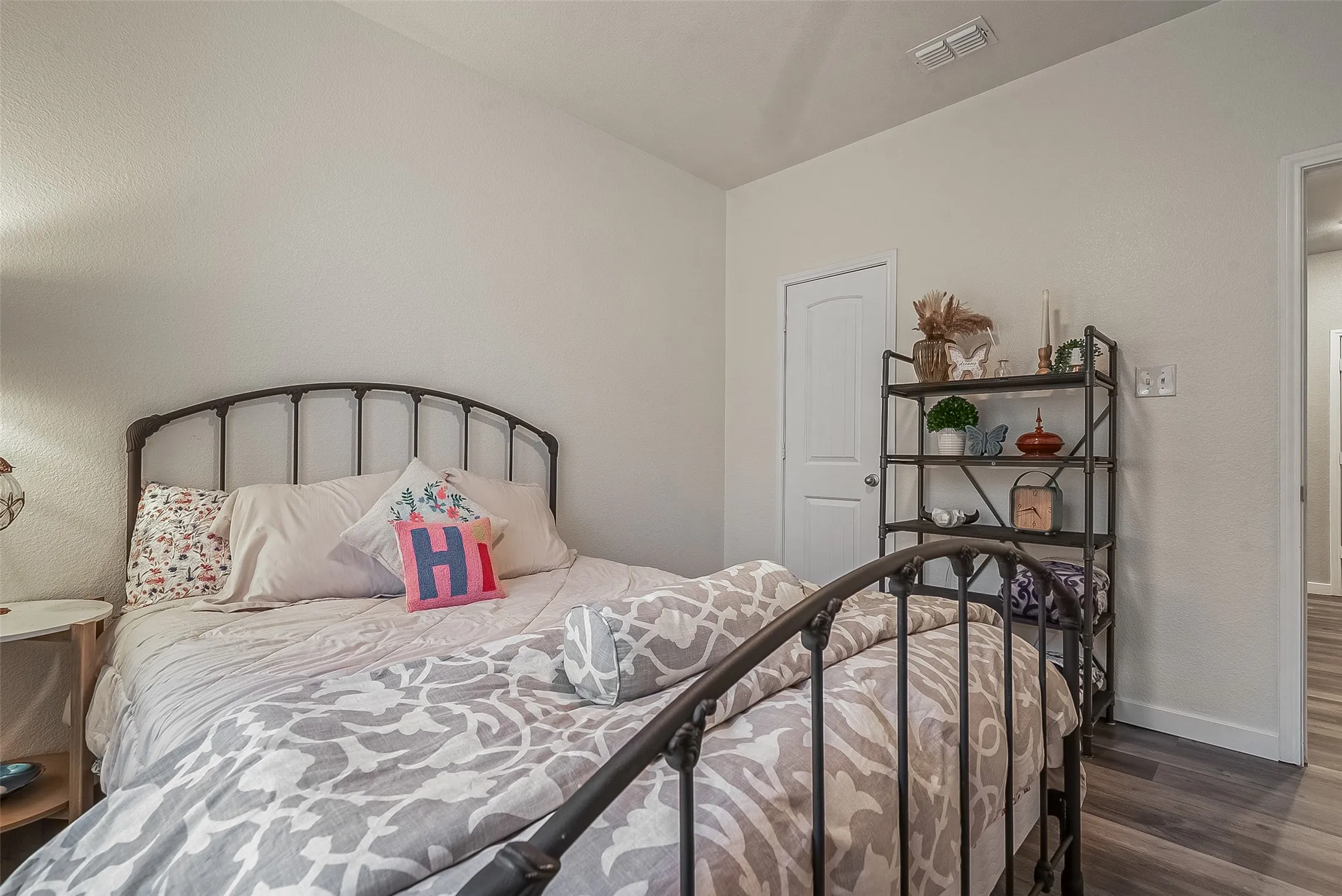 Single Family Residence For Sale in Grayson County , 1048 Waverly Drive, Van Alstyne, Texas 75495, 4 Bedroom, 2 Bathroom, 2 Garage spaces, 1,903 Sqft, built in 2020, mls#21372645, Real Estate Agent in Van Alstyne, Homes For Sale in Grayson county, Homes For Sale in Van Alstyne, Realtor in Van Alstyne Texas, Real Estate Brokerage Independent Realty Texas, Luminita Cordes Realtor