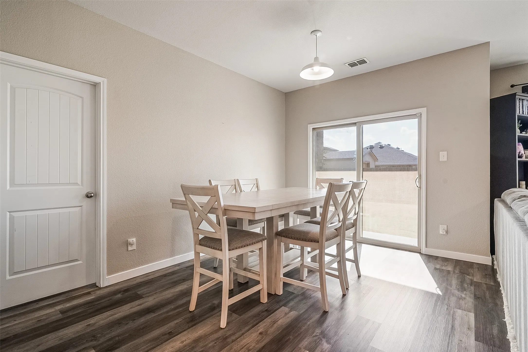 Single Family Residence For Sale in Grayson County , 1048 Waverly Drive, Van Alstyne, Texas 75495, 4 Bedroom, 2 Bathroom, 2 Garage spaces, 1,903 Sqft, built in 2020, mls#21372645, Real Estate Agent in Van Alstyne, Homes For Sale in Grayson county, Homes For Sale in Van Alstyne, Realtor in Van Alstyne Texas, Real Estate Brokerage Independent Realty Texas, Luminita Cordes Realtor