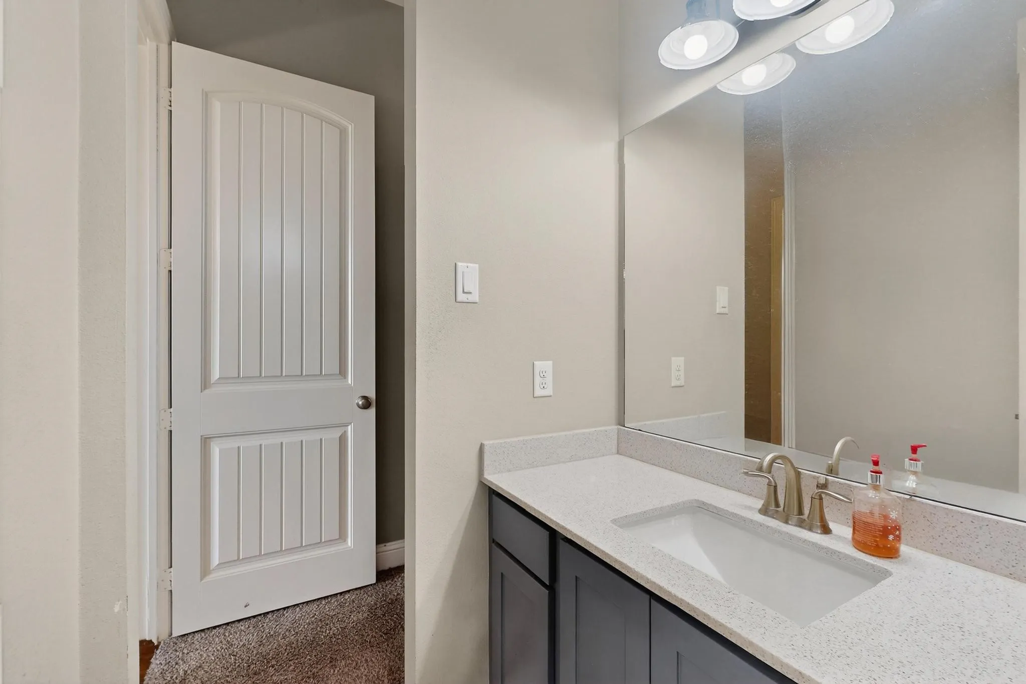 Single Family Residence For Sale in Kaufman County , 19121 Shortmeadow, Forney, Texas 75126, 3 Bedroom, 4 Bathroom, 3 Garage spaces, 3,137 Sqft, built in 2016, mls#21372253, Real Estate Agent in Forney, Homes For Sale in Kaufman county, Homes For Sale in Forney, Realtor in Forney Texas, Real Estate Brokerage Independent Realty Texas, Luminita Cordes Realtor