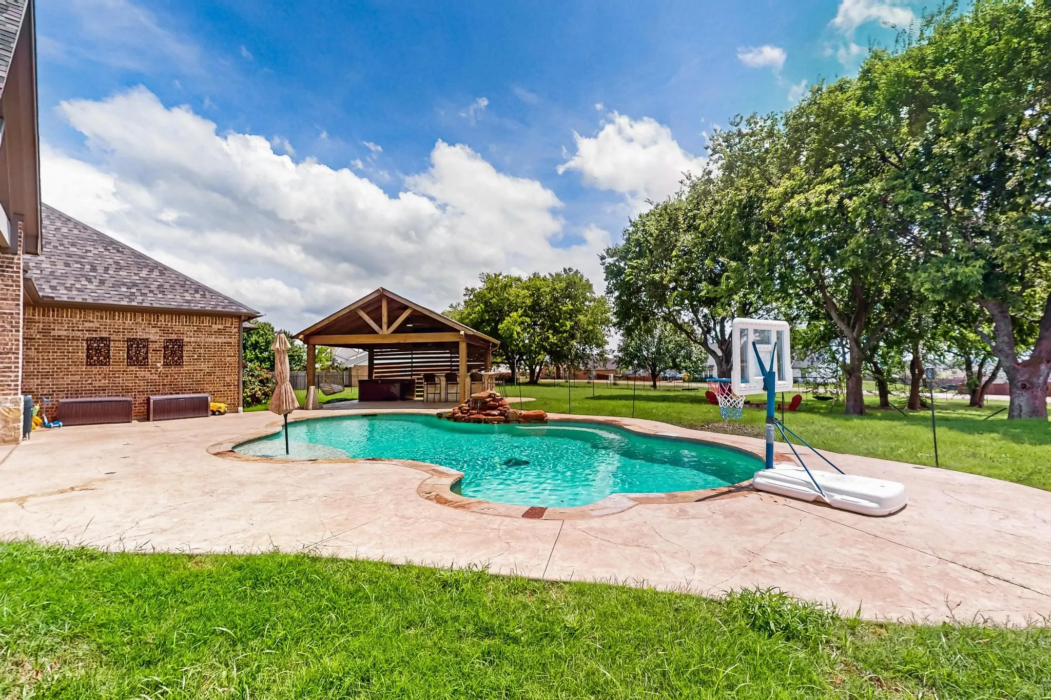 Single Family Residence For Sale in Kaufman County , 19121 Shortmeadow, Forney, Texas 75126, 3 Bedroom, 4 Bathroom, 3 Garage spaces, 3,137 Sqft, built in 2016, mls#21372253, Real Estate Agent in Forney, Homes For Sale in Kaufman county, Homes For Sale in Forney, Realtor in Forney Texas, Real Estate Brokerage Independent Realty Texas, Luminita Cordes Realtor