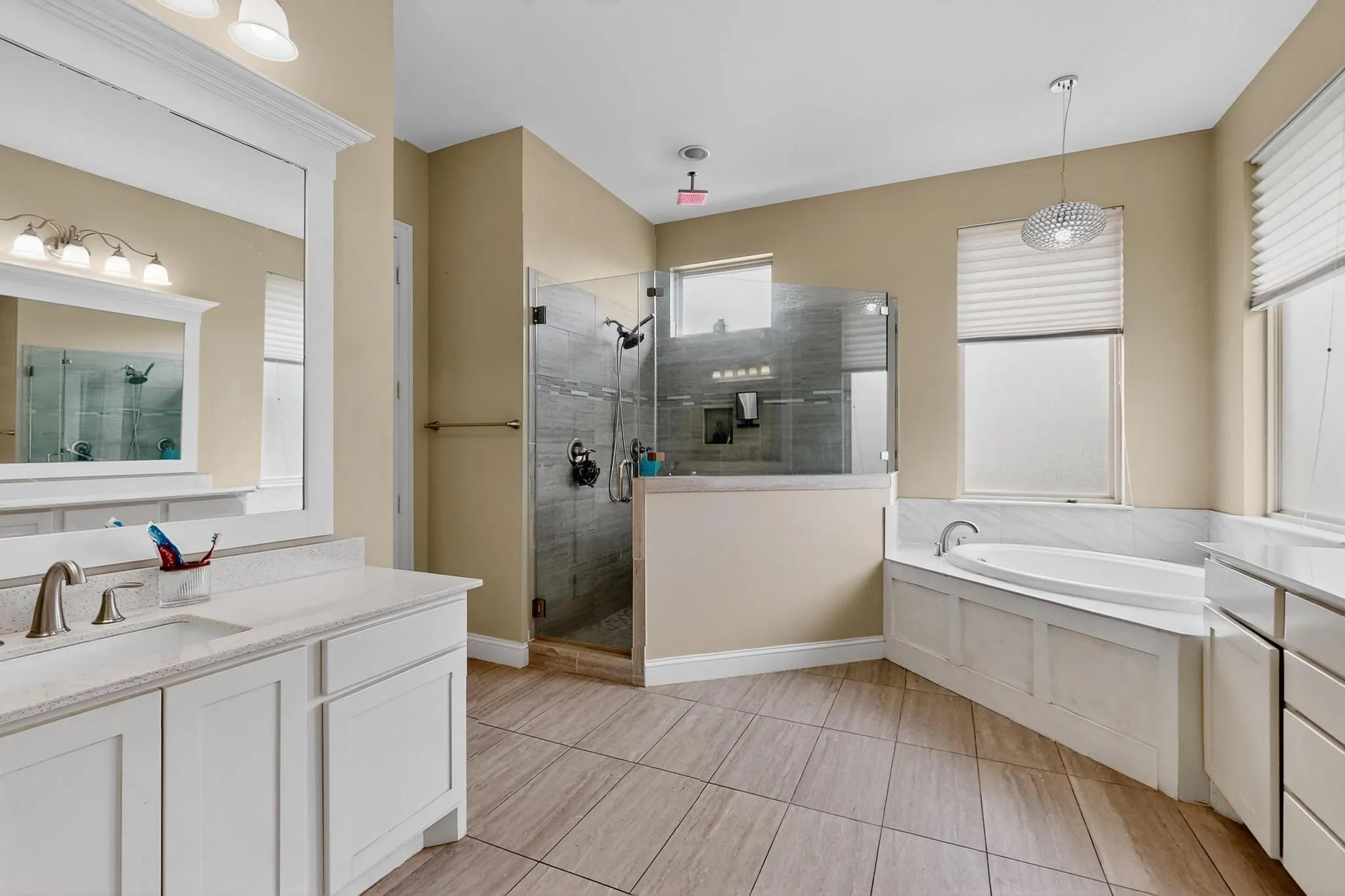 Single Family Residence For Sale in Kaufman County , 19121 Shortmeadow, Forney, Texas 75126, 3 Bedroom, 4 Bathroom, 3 Garage spaces, 3,137 Sqft, built in 2016, mls#21372253, Real Estate Agent in Forney, Homes For Sale in Kaufman county, Homes For Sale in Forney, Realtor in Forney Texas, Real Estate Brokerage Independent Realty Texas, Luminita Cordes Realtor
