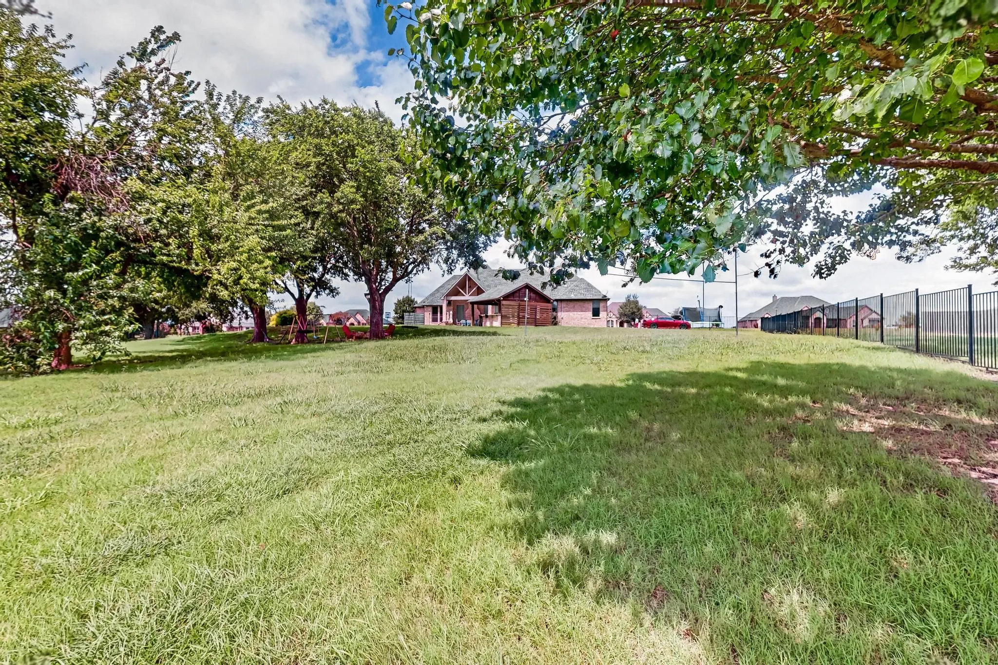 Single Family Residence For Sale in Kaufman County , 19121 Shortmeadow, Forney, Texas 75126, 3 Bedroom, 4 Bathroom, 3 Garage spaces, 3,137 Sqft, built in 2016, mls#21372253, Real Estate Agent in Forney, Homes For Sale in Kaufman county, Homes For Sale in Forney, Realtor in Forney Texas, Real Estate Brokerage Independent Realty Texas, Luminita Cordes Realtor