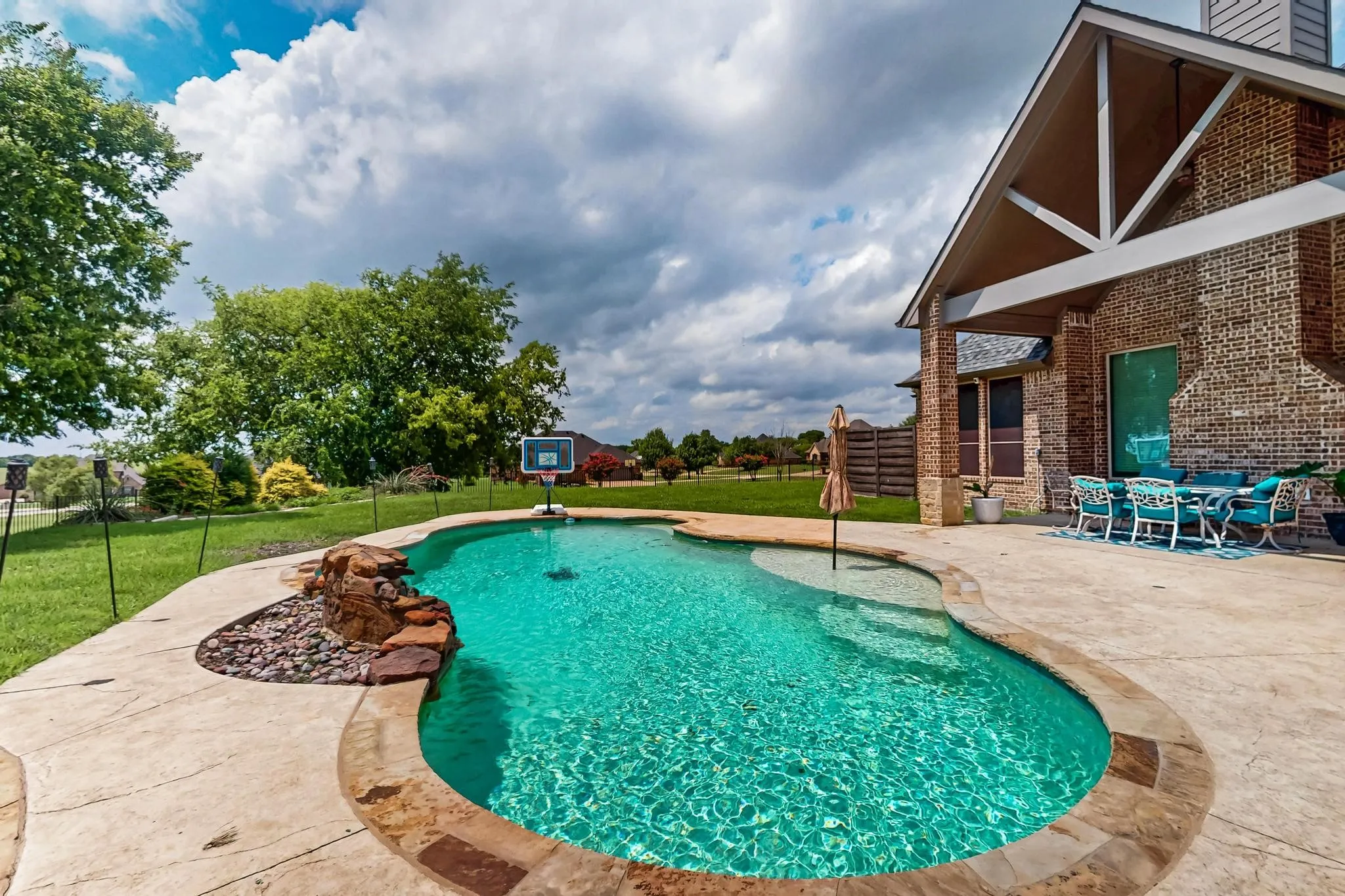Single Family Residence For Sale in Kaufman County , 19121 Shortmeadow, Forney, Texas 75126, 3 Bedroom, 4 Bathroom, 3 Garage spaces, 3,137 Sqft, built in 2016, mls#21372253, Real Estate Agent in Forney, Homes For Sale in Kaufman county, Homes For Sale in Forney, Realtor in Forney Texas, Real Estate Brokerage Independent Realty Texas, Luminita Cordes Realtor
