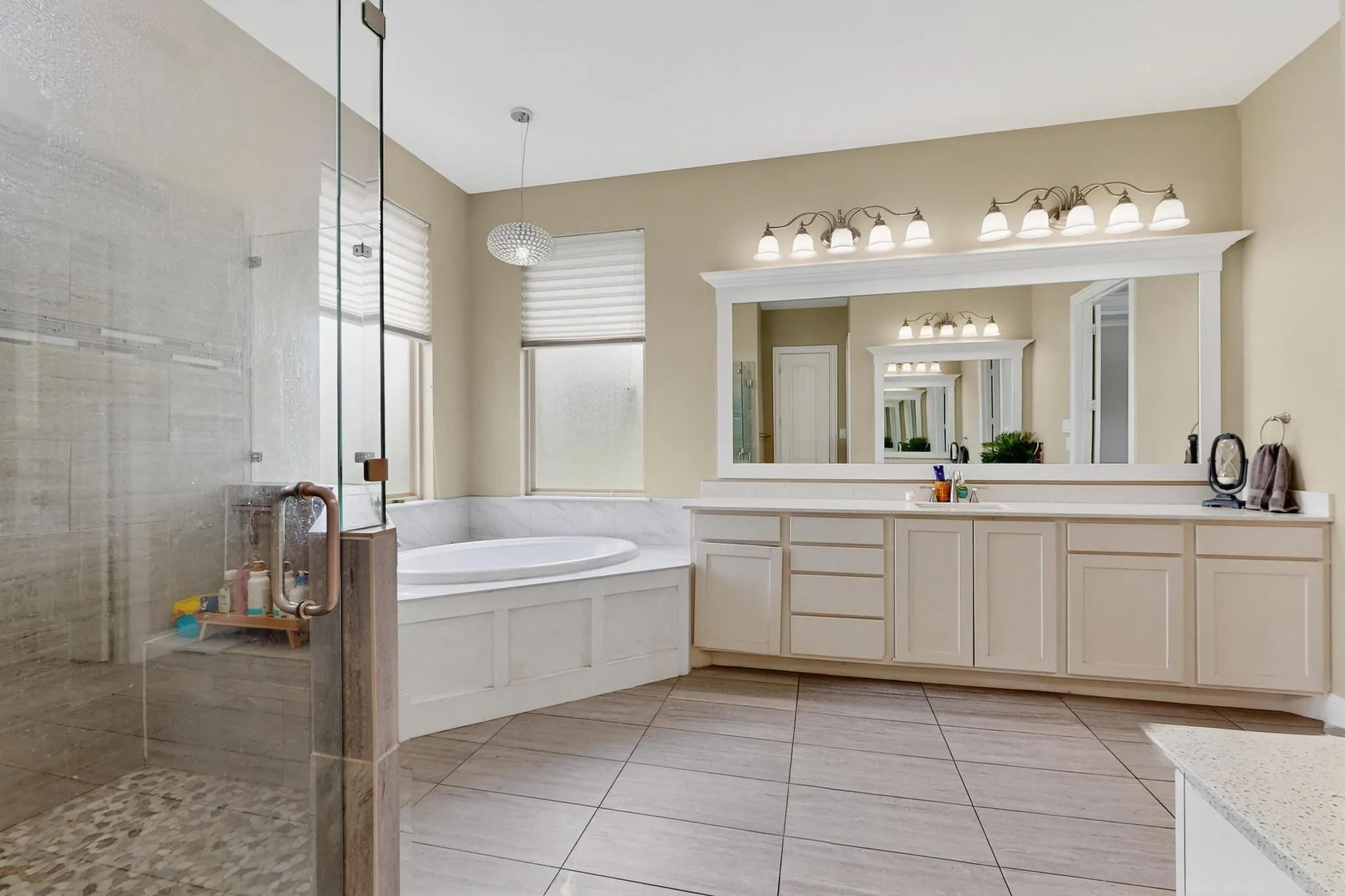 Single Family Residence For Sale in Kaufman County , 19121 Shortmeadow, Forney, Texas 75126, 3 Bedroom, 4 Bathroom, 3 Garage spaces, 3,137 Sqft, built in 2016, mls#21372253, Real Estate Agent in Forney, Homes For Sale in Kaufman county, Homes For Sale in Forney, Realtor in Forney Texas, Real Estate Brokerage Independent Realty Texas, Luminita Cordes Realtor