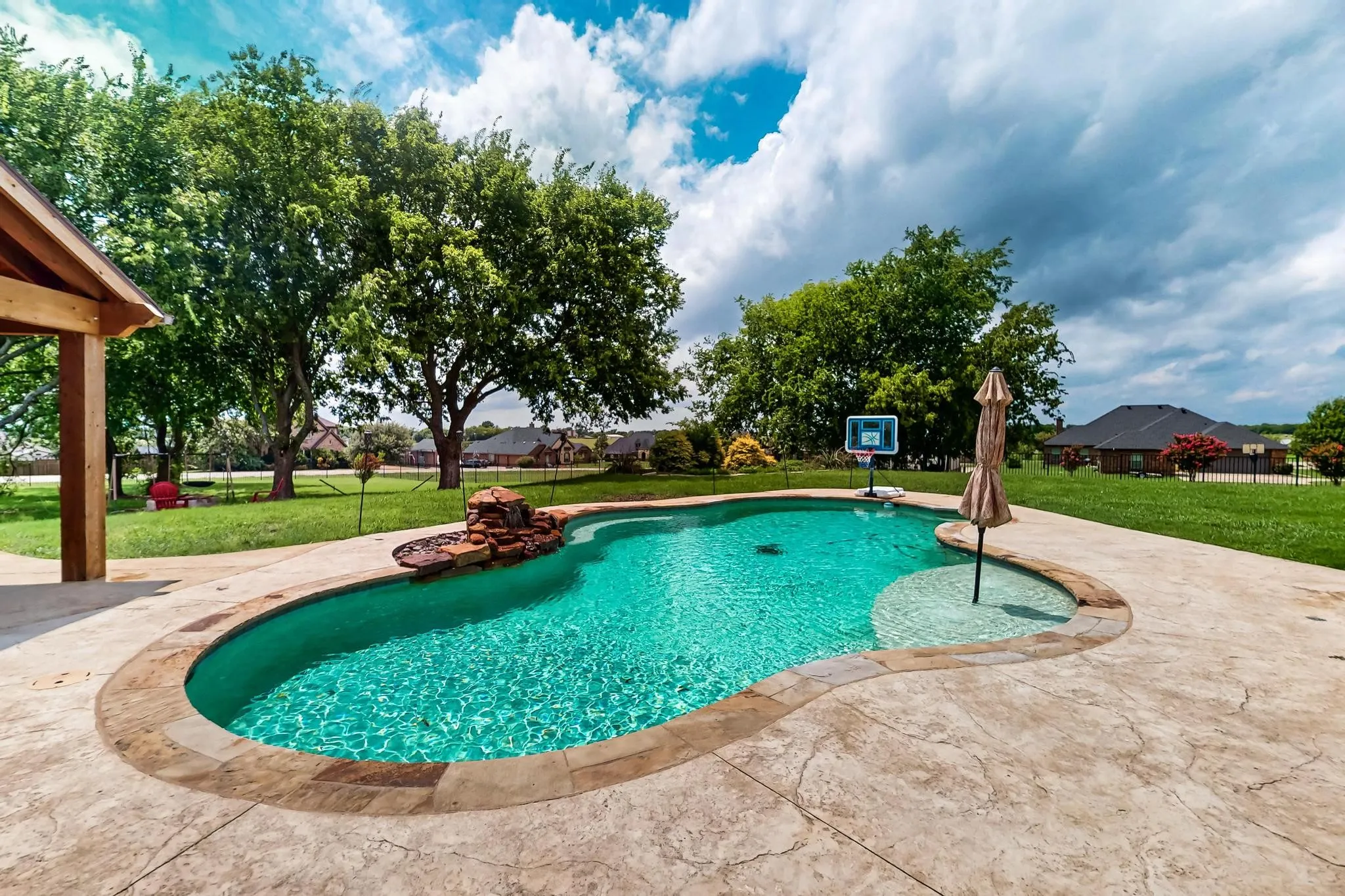 Single Family Residence For Sale in Kaufman County , 19121 Shortmeadow, Forney, Texas 75126, 3 Bedroom, 4 Bathroom, 3 Garage spaces, 3,137 Sqft, built in 2016, mls#21372253, Real Estate Agent in Forney, Homes For Sale in Kaufman county, Homes For Sale in Forney, Realtor in Forney Texas, Real Estate Brokerage Independent Realty Texas, Luminita Cordes Realtor