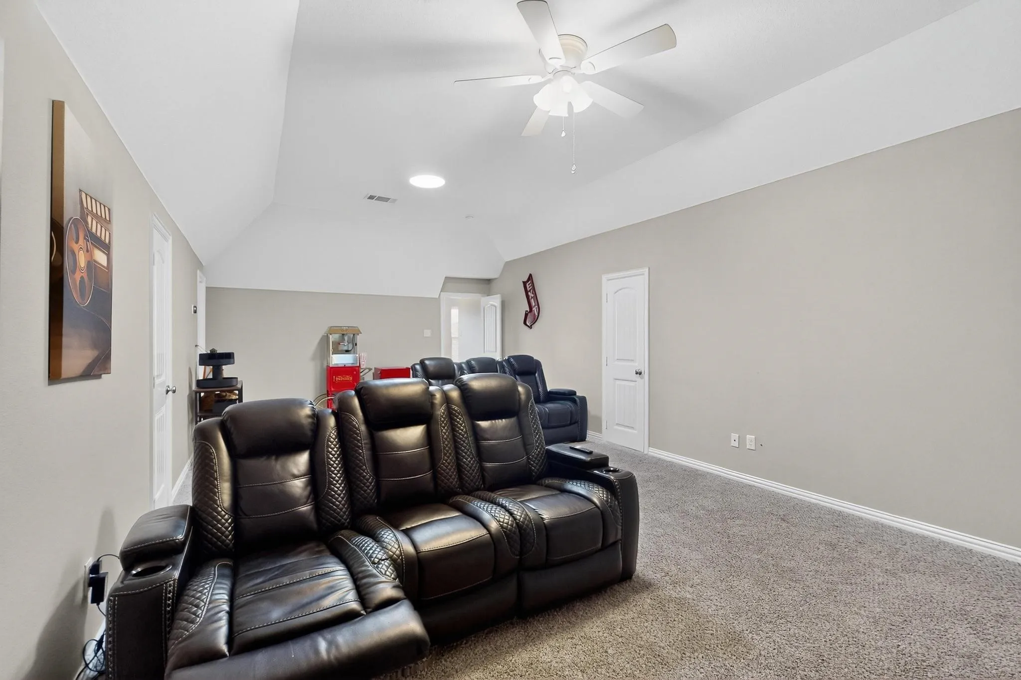 Single Family Residence For Sale in Kaufman County , 19121 Shortmeadow, Forney, Texas 75126, 3 Bedroom, 4 Bathroom, 3 Garage spaces, 3,137 Sqft, built in 2016, mls#21372253, Real Estate Agent in Forney, Homes For Sale in Kaufman county, Homes For Sale in Forney, Realtor in Forney Texas, Real Estate Brokerage Independent Realty Texas, Luminita Cordes Realtor