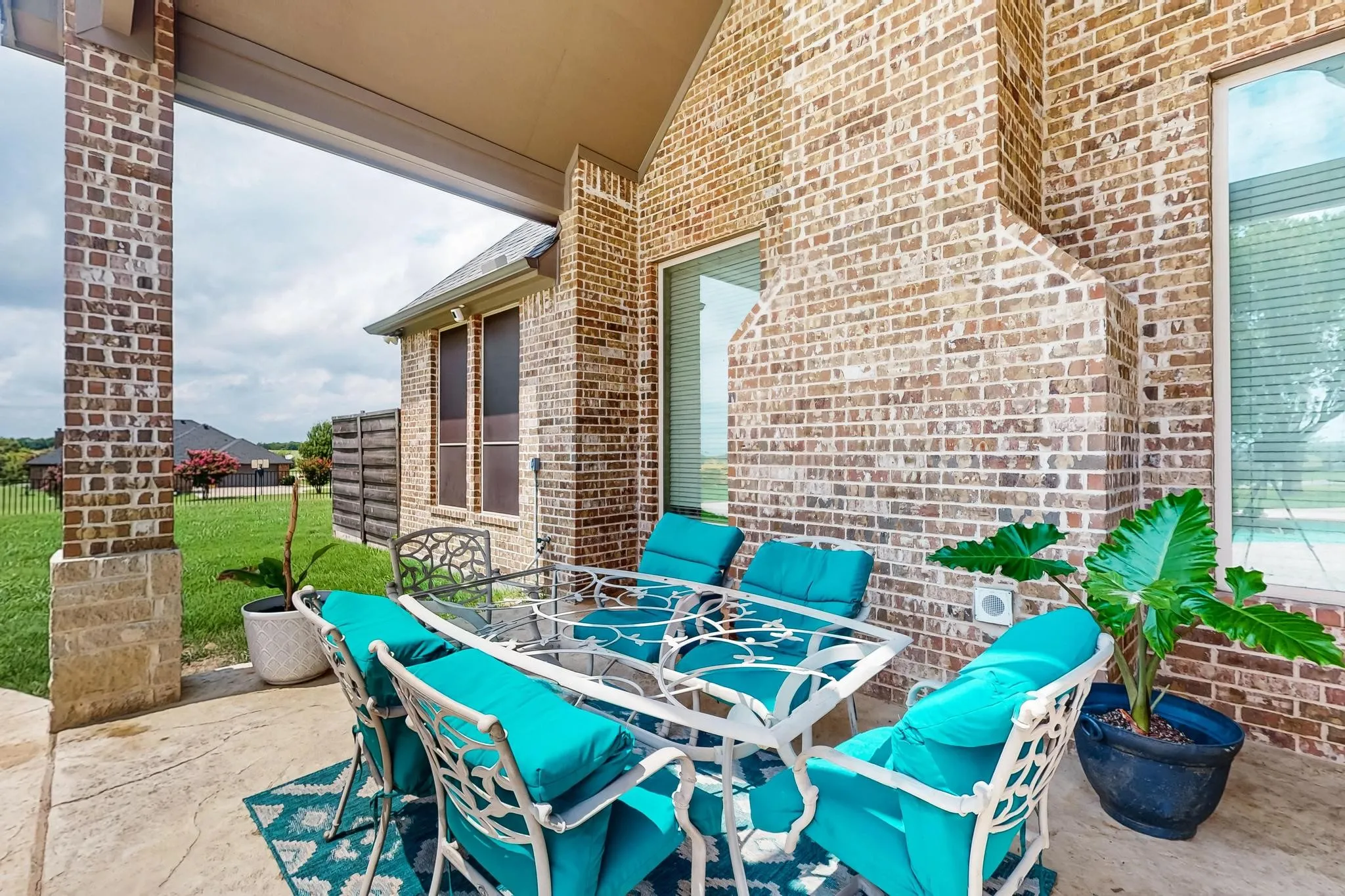 Single Family Residence For Sale in Kaufman County , 19121 Shortmeadow, Forney, Texas 75126, 3 Bedroom, 4 Bathroom, 3 Garage spaces, 3,137 Sqft, built in 2016, mls#21372253, Real Estate Agent in Forney, Homes For Sale in Kaufman county, Homes For Sale in Forney, Realtor in Forney Texas, Real Estate Brokerage Independent Realty Texas, Luminita Cordes Realtor