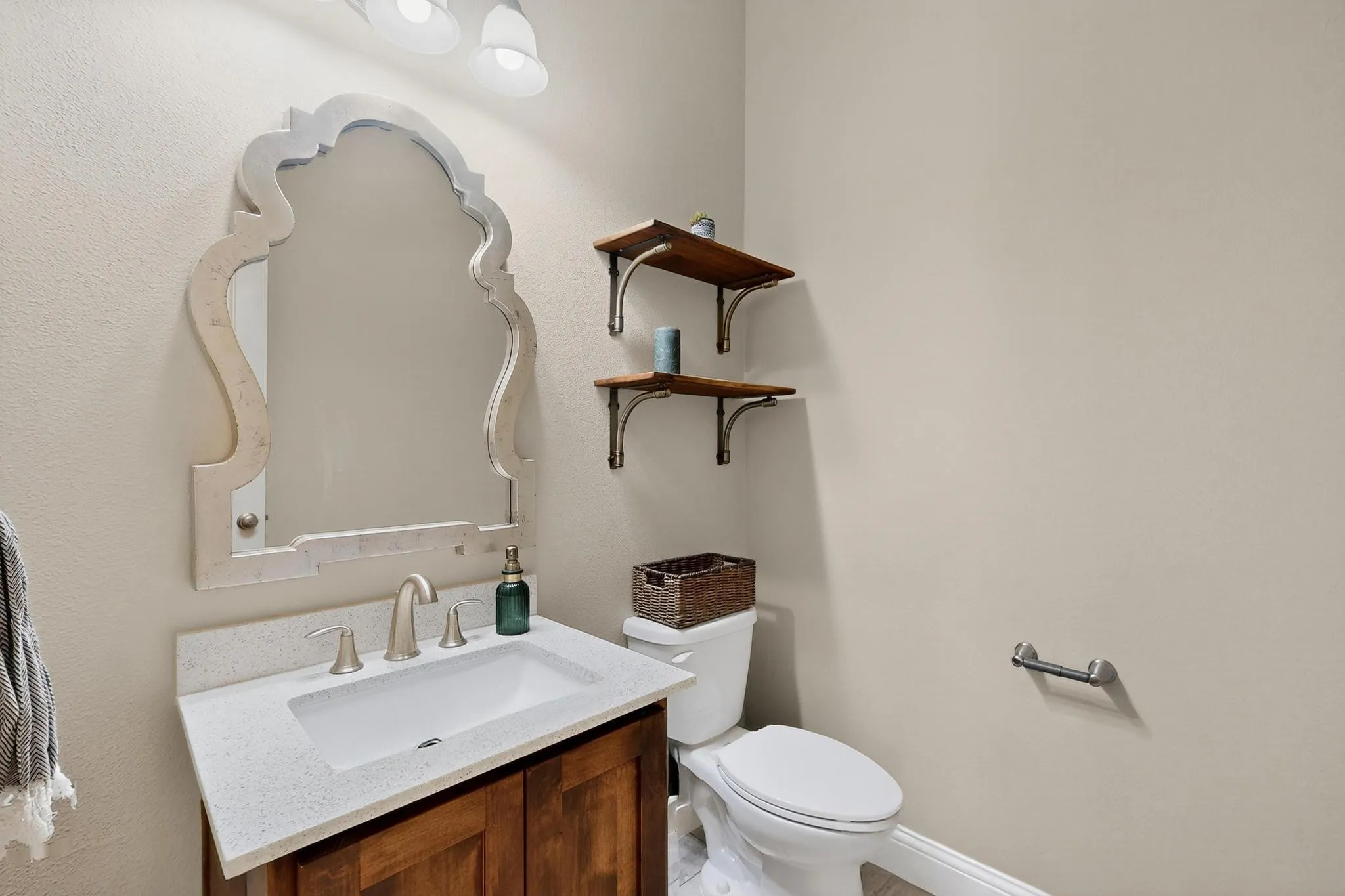 Single Family Residence For Sale in Kaufman County , 19121 Shortmeadow, Forney, Texas 75126, 3 Bedroom, 4 Bathroom, 3 Garage spaces, 3,137 Sqft, built in 2016, mls#21372253, Real Estate Agent in Forney, Homes For Sale in Kaufman county, Homes For Sale in Forney, Realtor in Forney Texas, Real Estate Brokerage Independent Realty Texas, Luminita Cordes Realtor