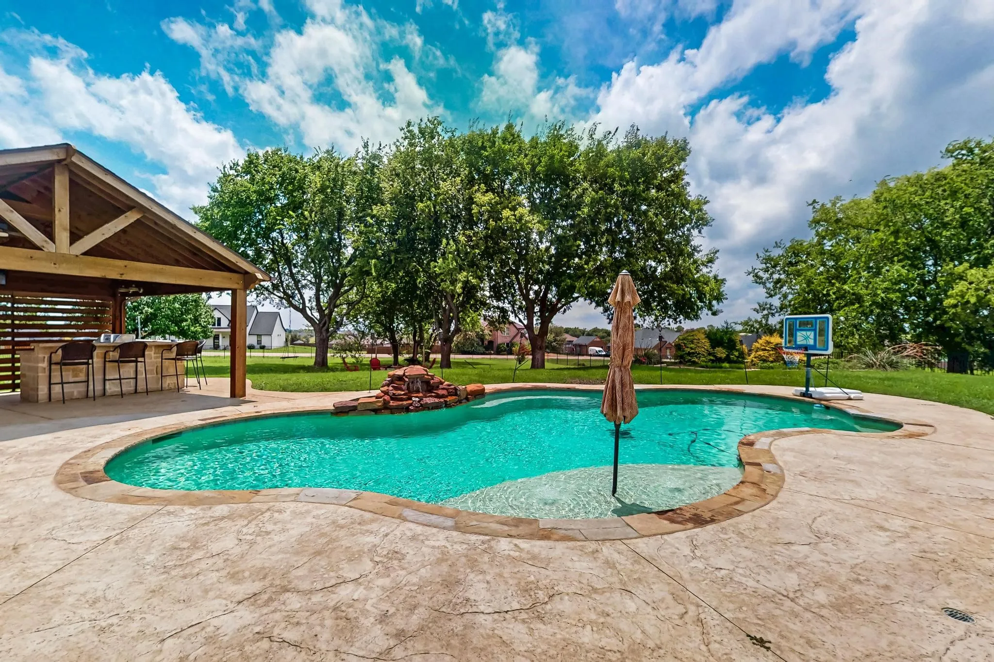 Single Family Residence For Sale in Kaufman County , 19121 Shortmeadow, Forney, Texas 75126, 3 Bedroom, 4 Bathroom, 3 Garage spaces, 3,137 Sqft, built in 2016, mls#21372253, Real Estate Agent in Forney, Homes For Sale in Kaufman county, Homes For Sale in Forney, Realtor in Forney Texas, Real Estate Brokerage Independent Realty Texas, Luminita Cordes Realtor