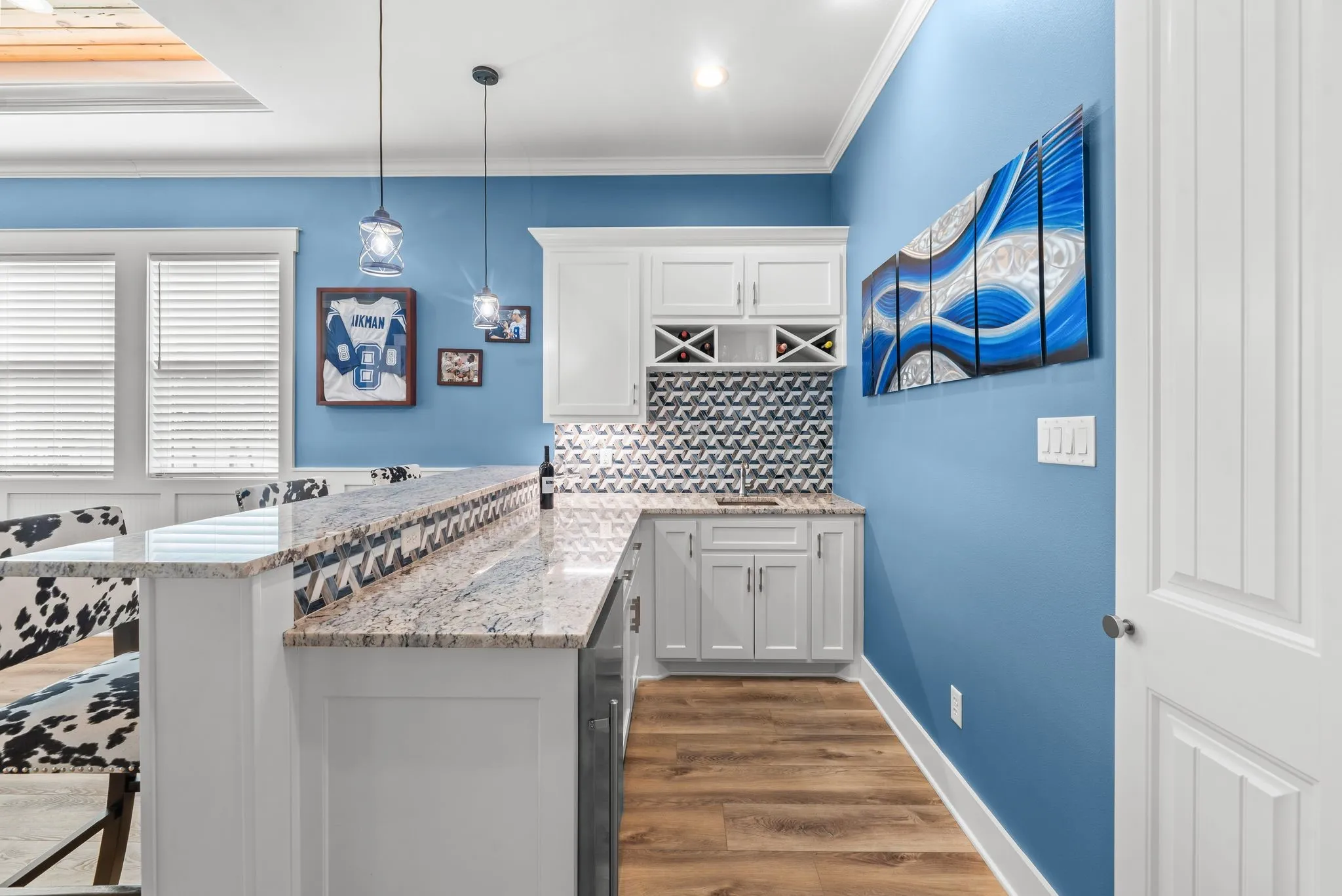 Custom game-room wet bar features granite surfaces, built-in cabinetry, and convenient entertaining space in this Richland Chambers Lake home.