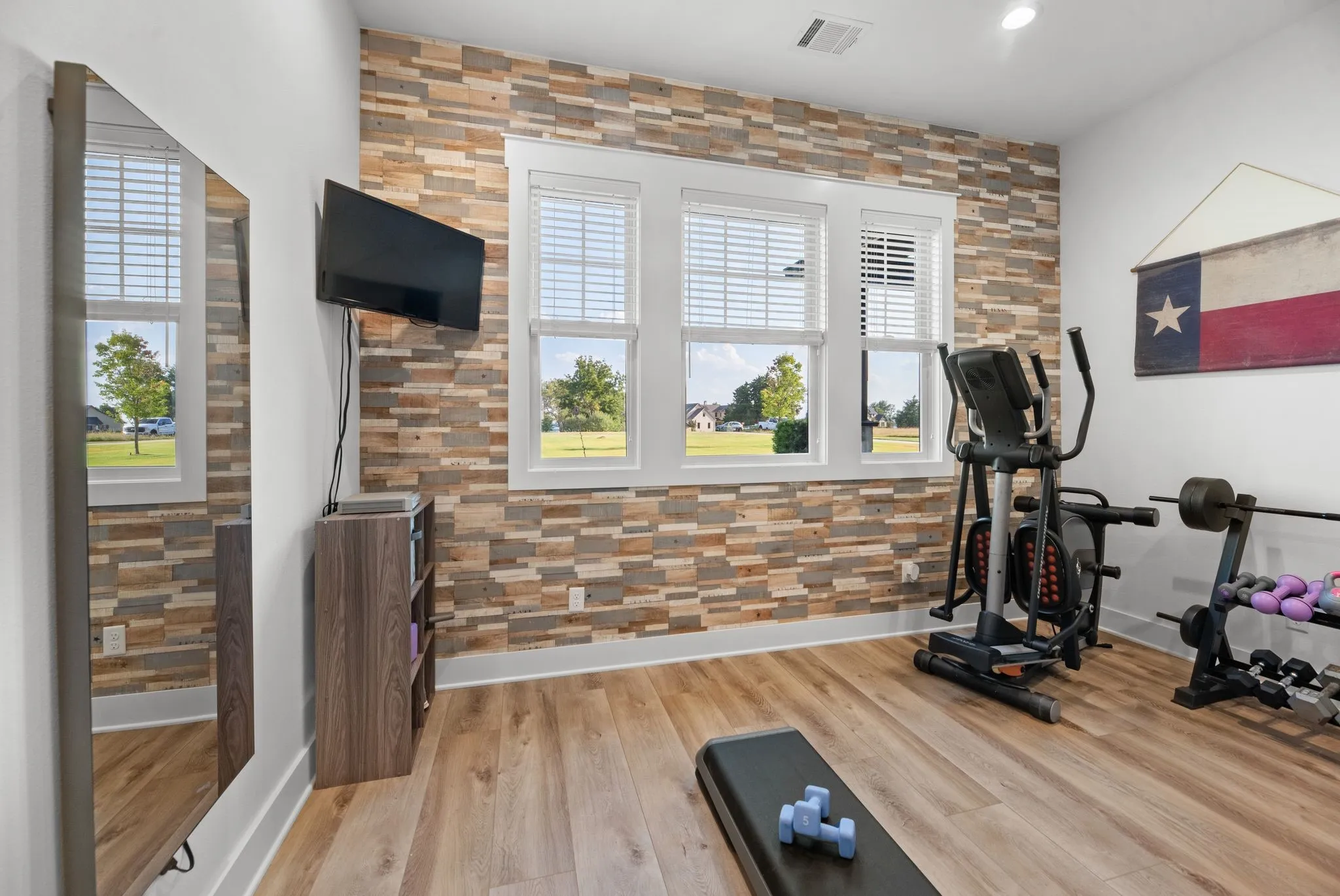 Flexible bonus room provides additional space for fitness equipment, hobbies, recreation, or personalized use.