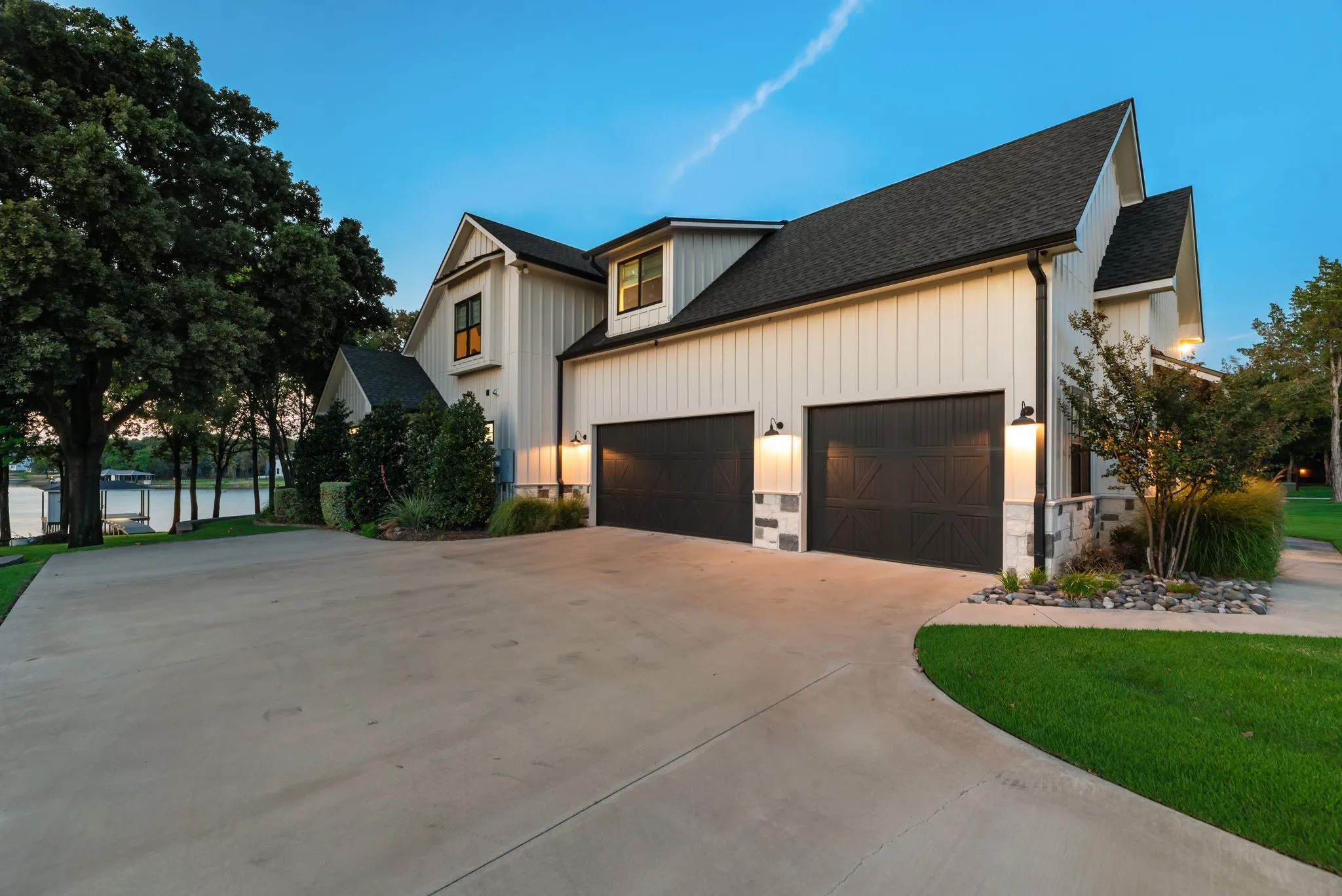 Single Family Residence For Sale in Navarro County , 1121 The Shores Drive, Corsicana, Texas 75109, 4 Bedroom, 4 Bathroom, 3 Garage spaces, 3,677 Sqft, built in 2021, mls#21370795, Real Estate Agent in Corsicana, Homes For Sale in Navarro county, Homes For Sale in Corsicana, Realtor in Corsicana Texas, Real Estate Brokerage Independent Realty Texas, Luminita Cordes Realtor