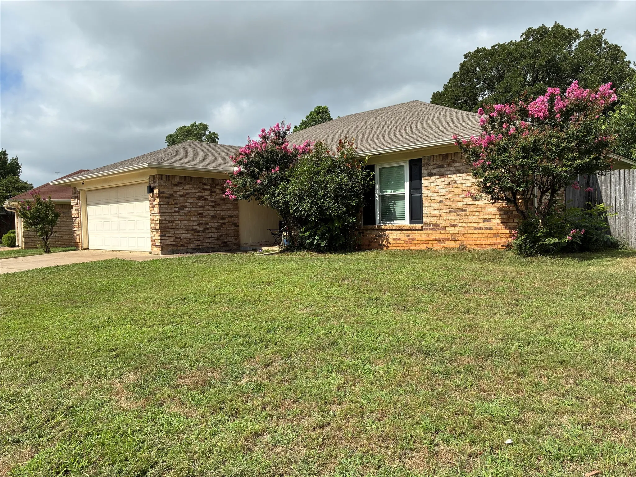 Single Family Residence For Rent in Tarrant County , 5100 Eagle Nest Drive, Arlington, Texas 76017, 4 Bedroom, 2 Bathroom, 2 Garage spaces, 1,646 Sqft, built in 1985, mls#21372650, Real Estate Agent in Arlington, Homes For Rent in Tarrant county, Homes For Rent in Arlington, Realtor in Arlington Texas, Real Estate Brokerage Independent Realty Texas, Luminita Cordes Realtor