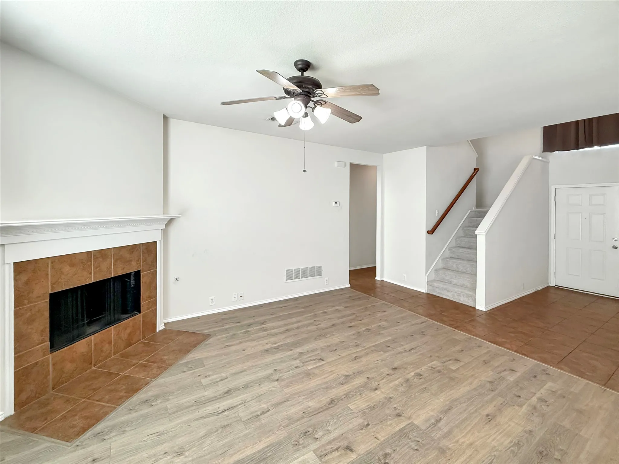 Single Family Residence For Rent in Tarrant County , 1740 Hidden Brook Drive, Grand Prairie, Texas 75050, 4 Bedroom, 3 Bathroom, 2 Garage spaces, 2,582 Sqft, built in 2005, mls#21372636, Real Estate Agent in Grand Prairie, Homes For Rent in Tarrant county, Homes For Rent in Grand Prairie, Realtor in Grand Prairie Texas, Real Estate Brokerage Independent Realty Texas, Luminita Cordes Realtor
