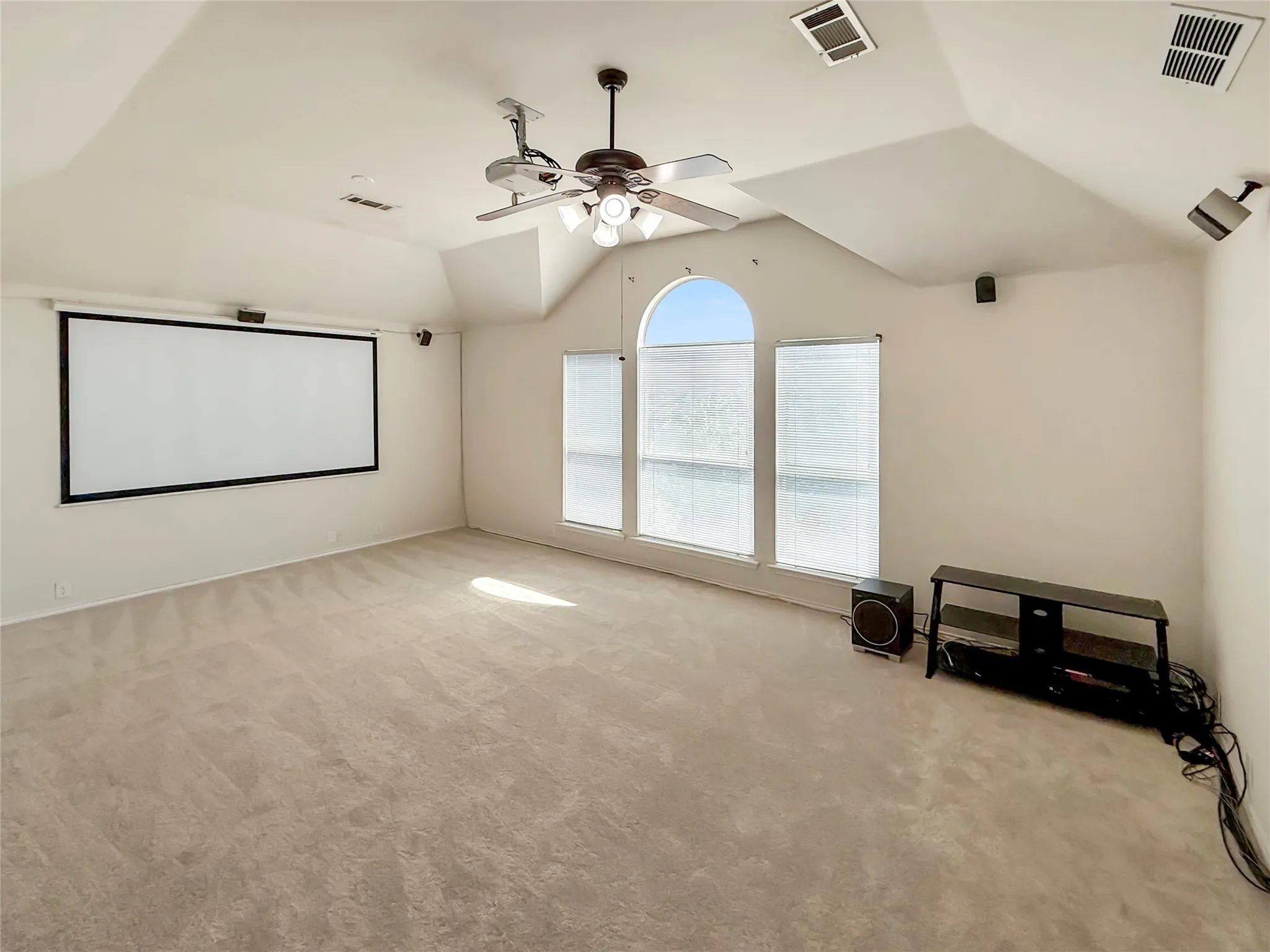 Single Family Residence For Rent in Tarrant County , 1740 Hidden Brook Drive, Grand Prairie, Texas 75050, 4 Bedroom, 3 Bathroom, 2 Garage spaces, 2,582 Sqft, built in 2005, mls#21372636, Real Estate Agent in Grand Prairie, Homes For Rent in Tarrant county, Homes For Rent in Grand Prairie, Realtor in Grand Prairie Texas, Real Estate Brokerage Independent Realty Texas, Luminita Cordes Realtor