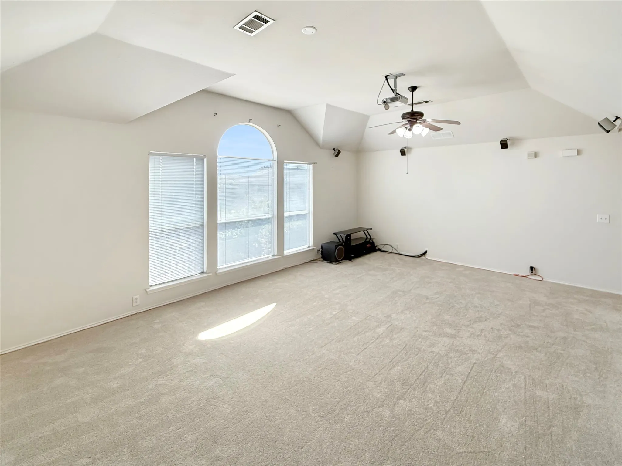 Single Family Residence For Rent in Tarrant County , 1740 Hidden Brook Drive, Grand Prairie, Texas 75050, 4 Bedroom, 3 Bathroom, 2 Garage spaces, 2,582 Sqft, built in 2005, mls#21372636, Real Estate Agent in Grand Prairie, Homes For Rent in Tarrant county, Homes For Rent in Grand Prairie, Realtor in Grand Prairie Texas, Real Estate Brokerage Independent Realty Texas, Luminita Cordes Realtor