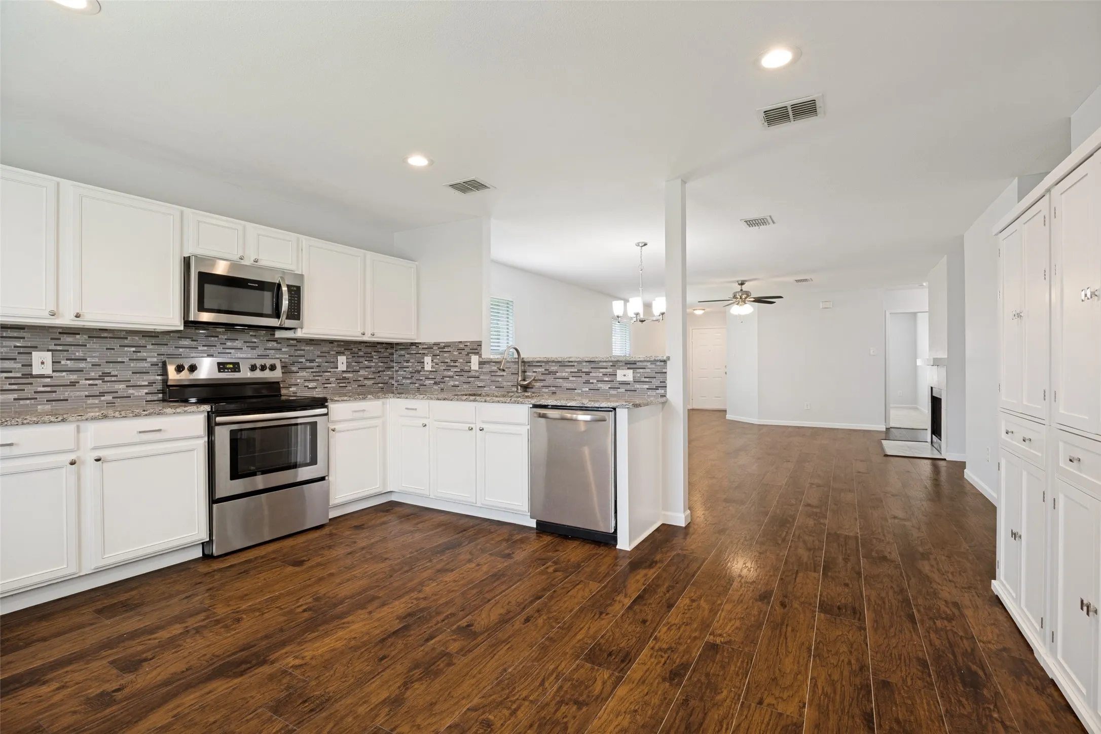Single Family Residence For Sale in Collin County , 708 Claiborn Lane, Wylie, Texas 75098, 3 Bedroom, 2 Bathroom, 2 Garage spaces, 1,687 Sqft, built in 2002, mls#21372651, Real Estate Agent in Wylie, Homes For Sale in Collin county, Homes For Sale in Wylie, Realtor in Wylie Texas, Real Estate Brokerage Independent Realty Texas, Luminita Cordes Realtor
