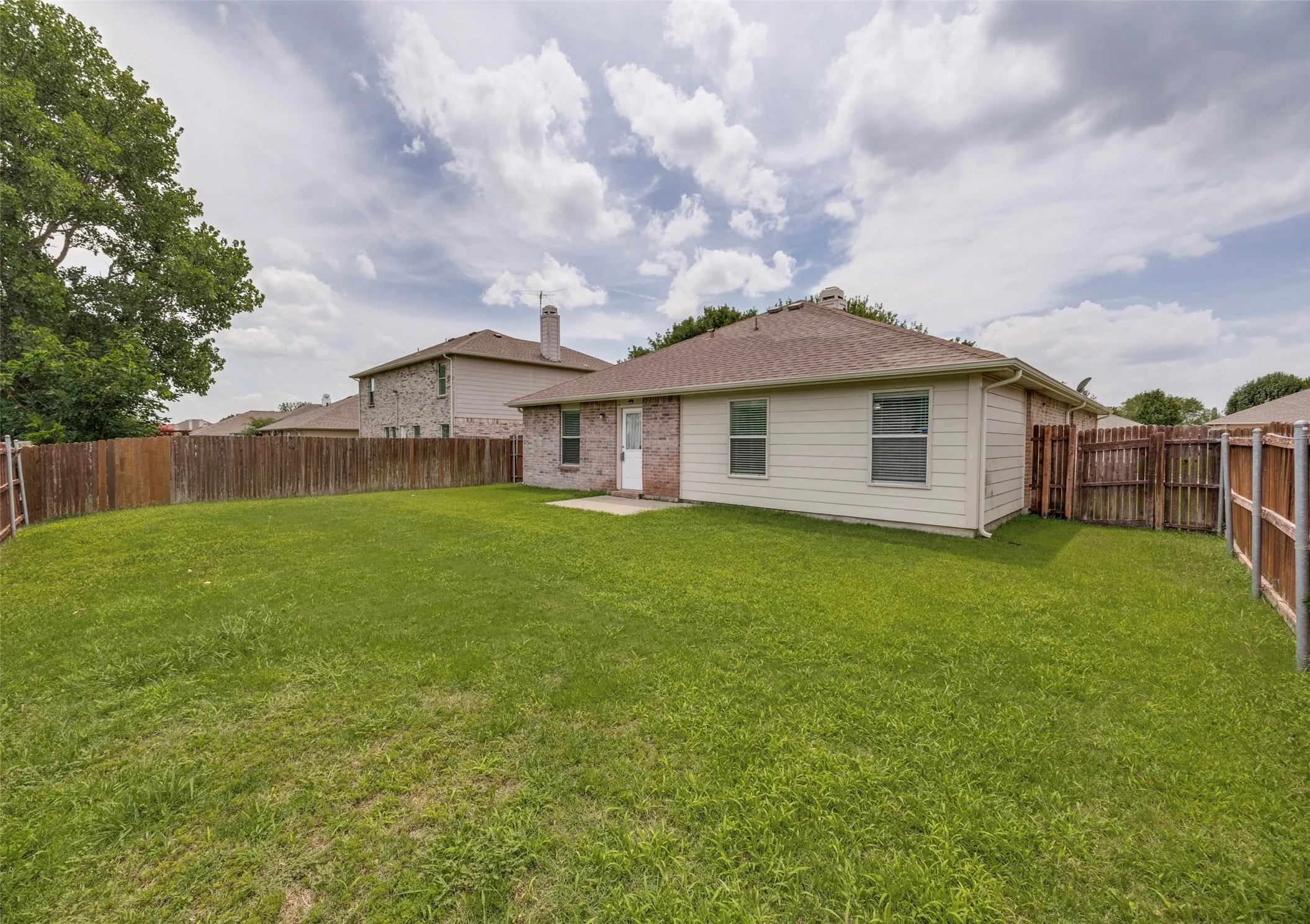 Single Family Residence For Sale in Collin County , 708 Claiborn Lane, Wylie, Texas 75098, 3 Bedroom, 2 Bathroom, 2 Garage spaces, 1,687 Sqft, built in 2002, mls#21372651, Real Estate Agent in Wylie, Homes For Sale in Collin county, Homes For Sale in Wylie, Realtor in Wylie Texas, Real Estate Brokerage Independent Realty Texas, Luminita Cordes Realtor