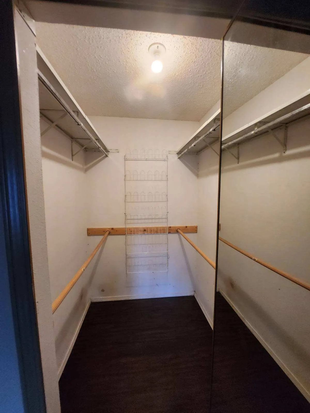 Single Family Residence For Rent in Dallas County , 2517 Hollydale Drive, Garland, Texas 75044, 3 Bedroom, 2 Bathroom, 2 Garage spaces, 1,562 Sqft, built in 1983, mls#21372652, Real Estate Agent in Garland, Homes For Rent in Dallas county, Homes For Rent in Garland, Realtor in Garland Texas, Real Estate Brokerage Independent Realty Texas, Luminita Cordes Realtor