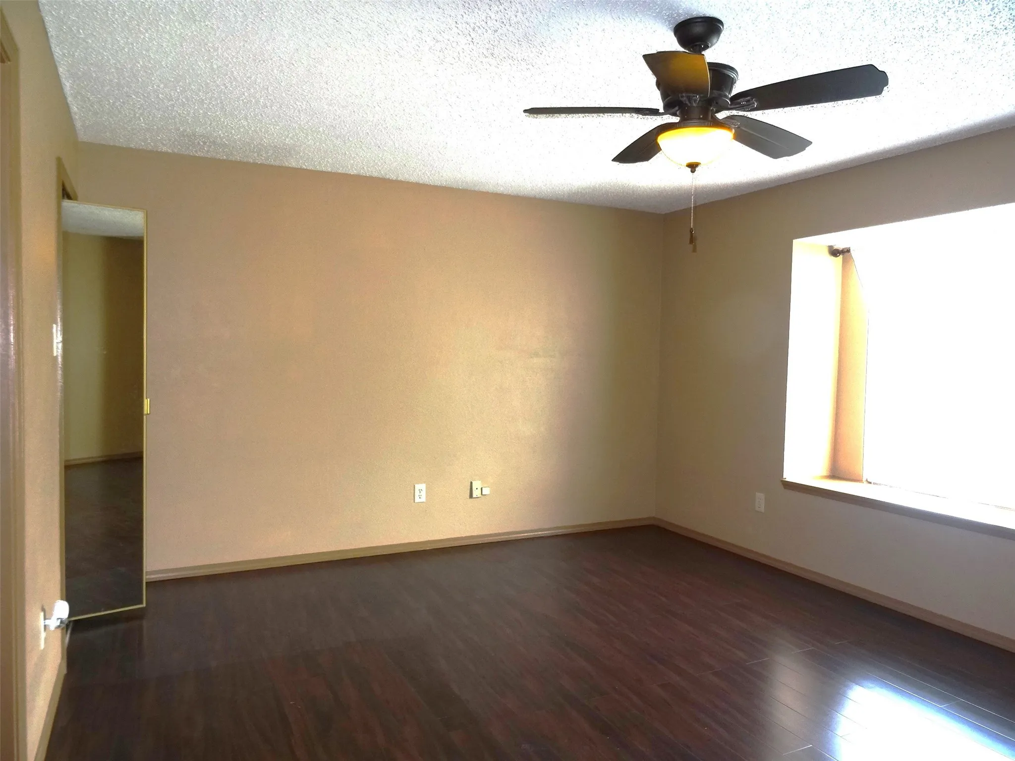 Single Family Residence For Rent in Dallas County , 2517 Hollydale Drive, Garland, Texas 75044, 3 Bedroom, 2 Bathroom, 2 Garage spaces, 1,562 Sqft, built in 1983, mls#21372652, Real Estate Agent in Garland, Homes For Rent in Dallas county, Homes For Rent in Garland, Realtor in Garland Texas, Real Estate Brokerage Independent Realty Texas, Luminita Cordes Realtor