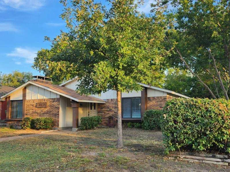 Single Family Residence For Rent in Dallas County , 2517 Hollydale Drive, Garland, Texas 75044, 3 Bedroom, 2 Bathroom, 2 Garage spaces, 1,562 Sqft, built in 1983, mls#21372652, Real Estate Agent in Garland, Homes For Rent in Dallas county, Homes For Rent in Garland, Realtor in Garland Texas, Real Estate Brokerage Independent Realty Texas, Luminita Cordes Realtor