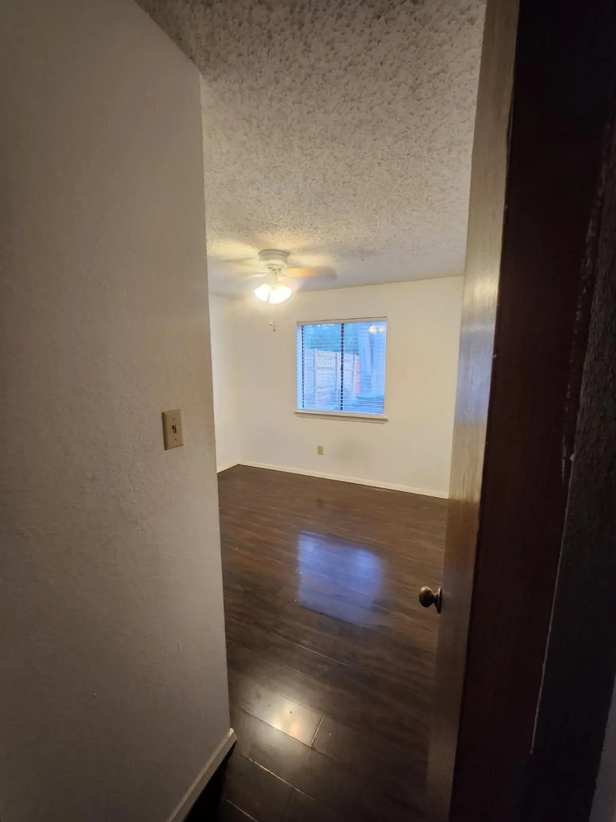 Single Family Residence For Rent in Dallas County , 2517 Hollydale Drive, Garland, Texas 75044, 3 Bedroom, 2 Bathroom, 2 Garage spaces, 1,562 Sqft, built in 1983, mls#21372652, Real Estate Agent in Garland, Homes For Rent in Dallas county, Homes For Rent in Garland, Realtor in Garland Texas, Real Estate Brokerage Independent Realty Texas, Luminita Cordes Realtor